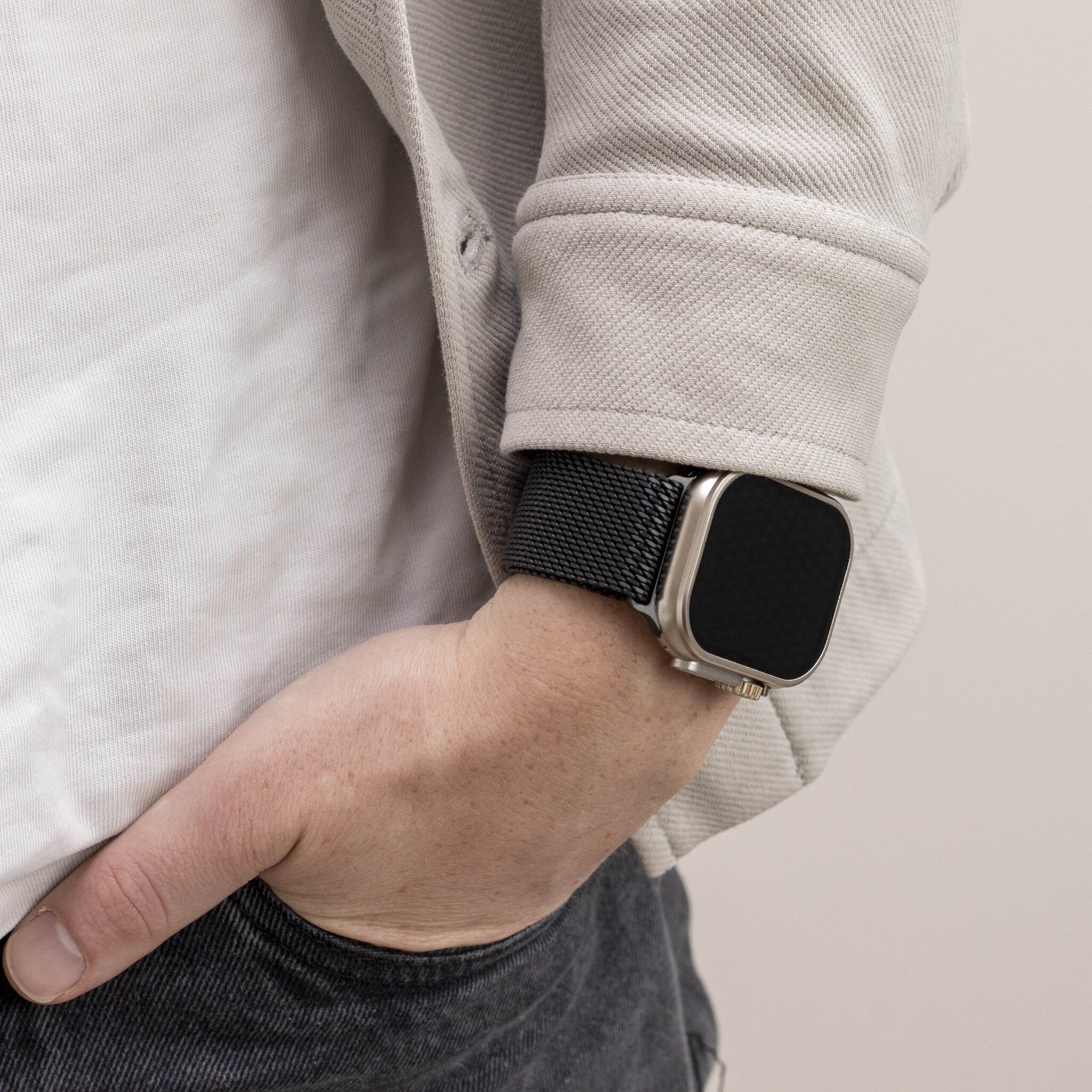 Apple Watch titanium Milanese band (zwart)