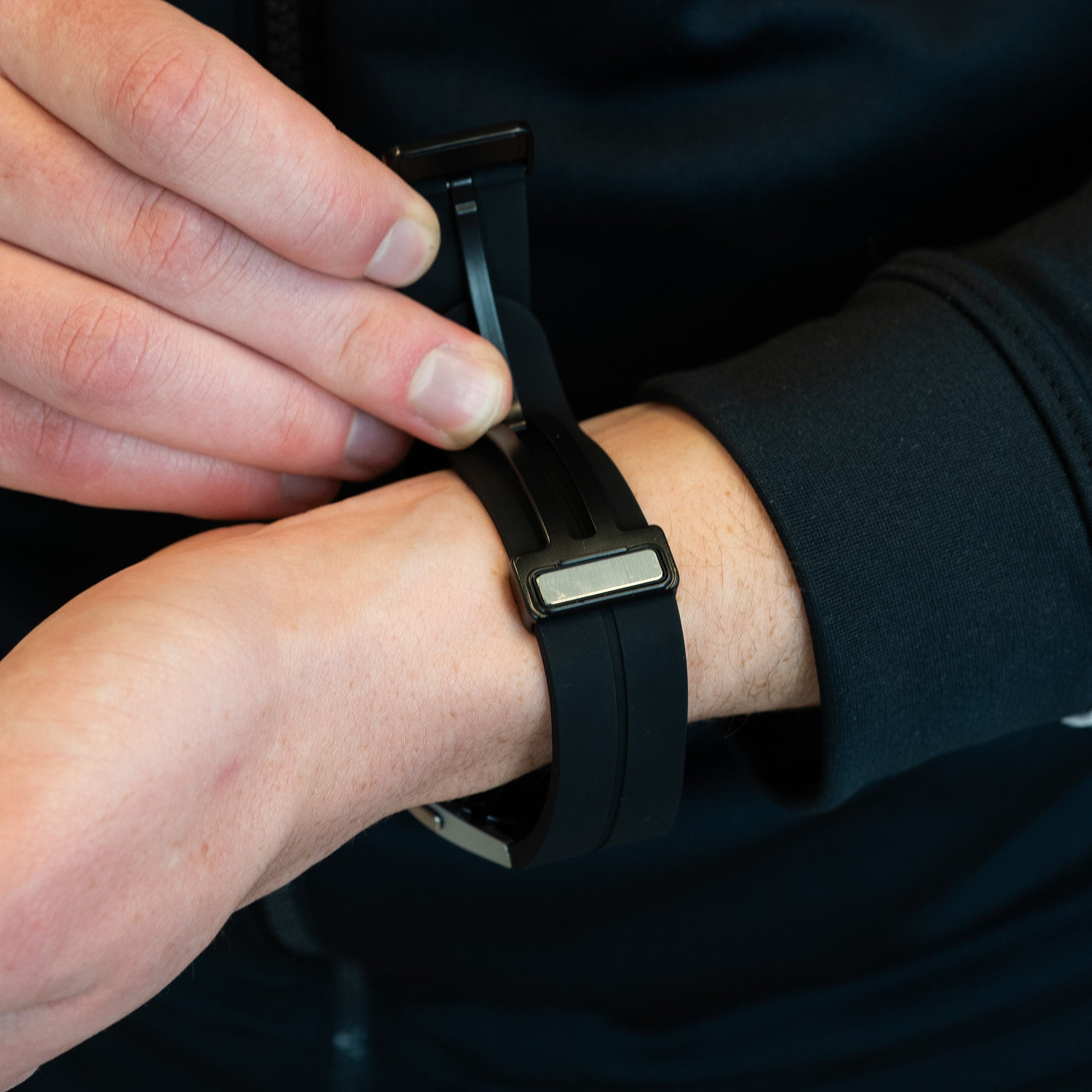 Bandz Samsung Galaxy Watch 5 - 40mm siliconen band met D-Buckle (zwart)