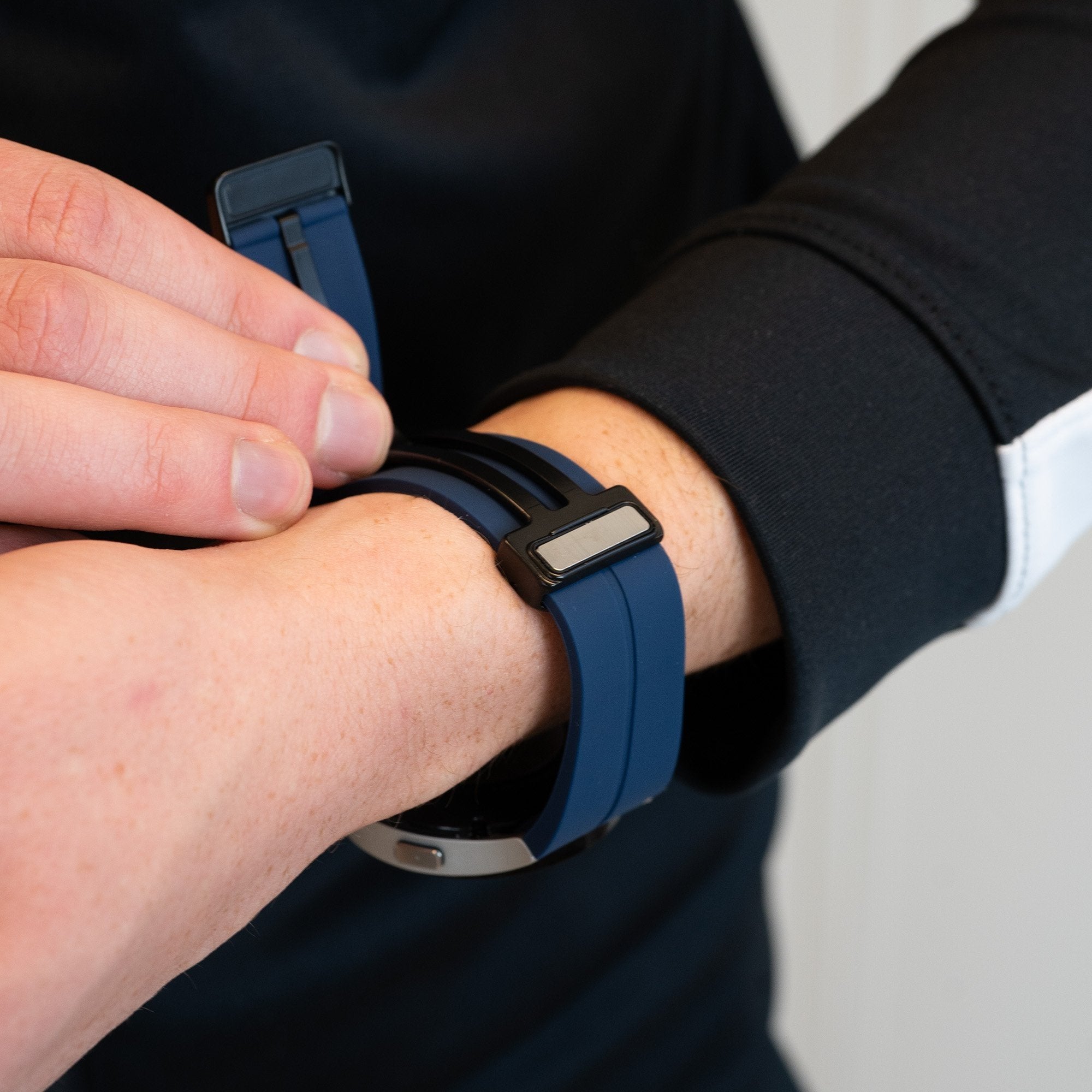 Bandz Samsung Galaxy Watch 5 - 40mm siliconen band met D-Buckle (donkerblauw)