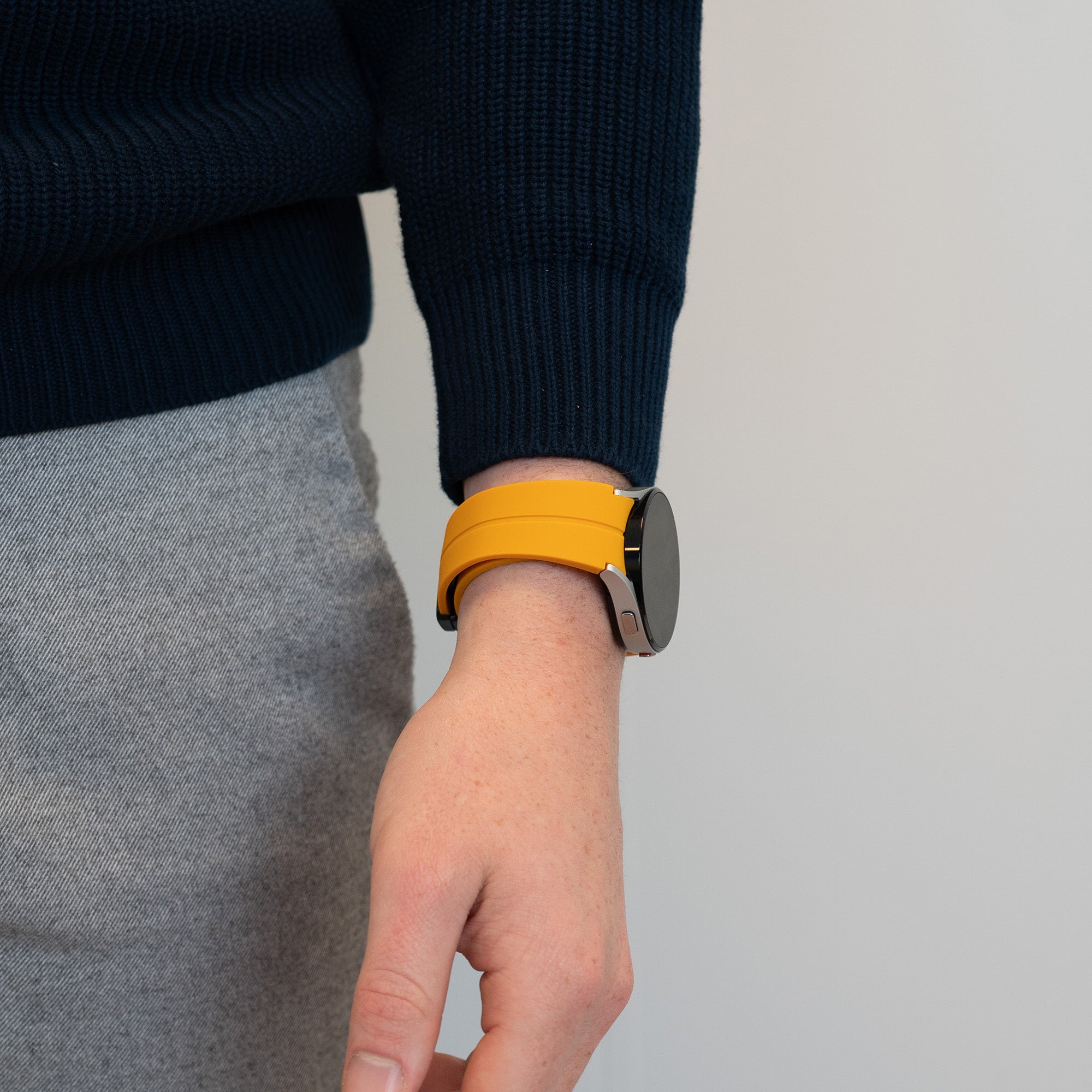 Bandz Samsung Galaxy Watch 6 Classic 47mm siliconen band met D-Buckle (geel)