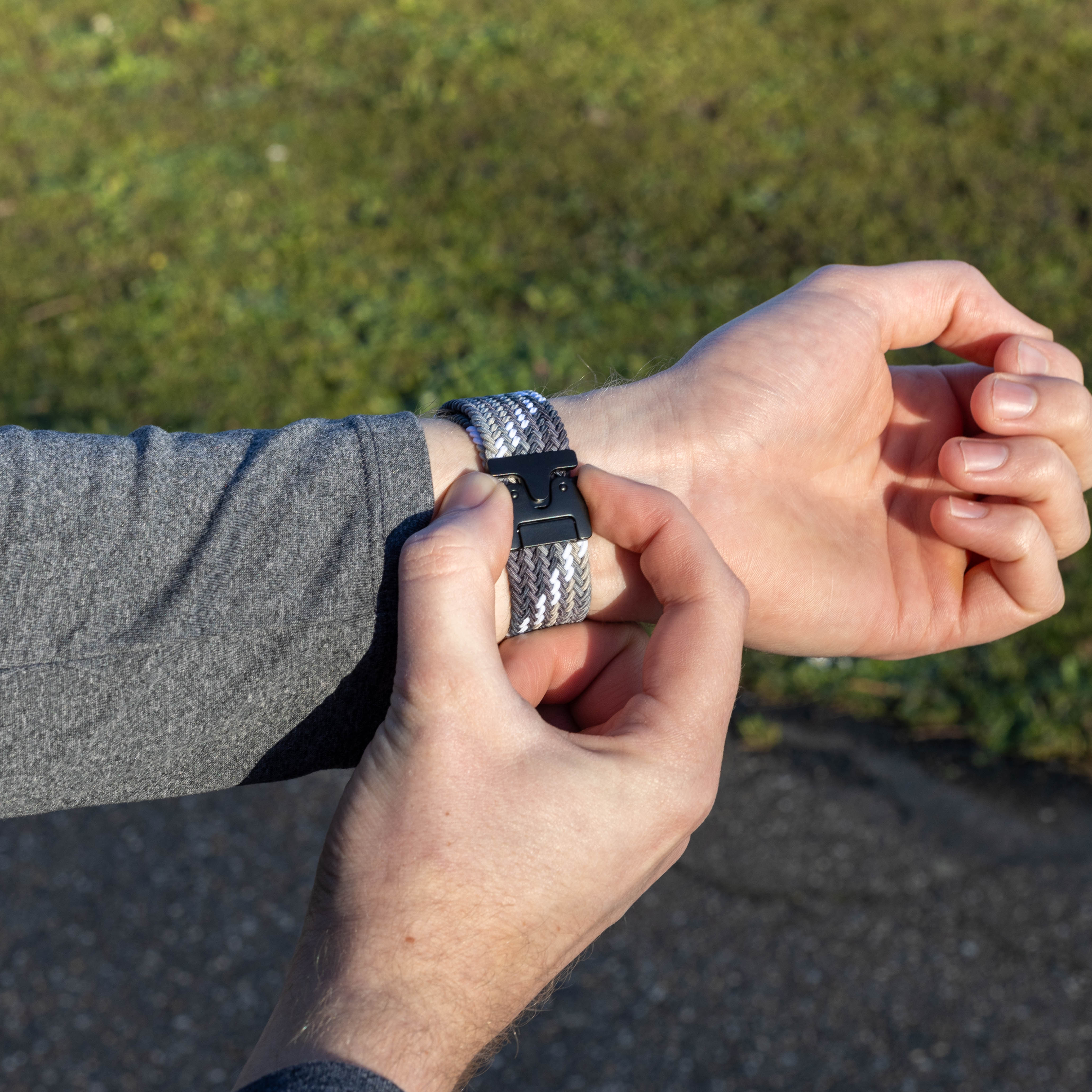 Bandz Apple Watch gevlochten nylon band met P-buckle (mandala zwart)