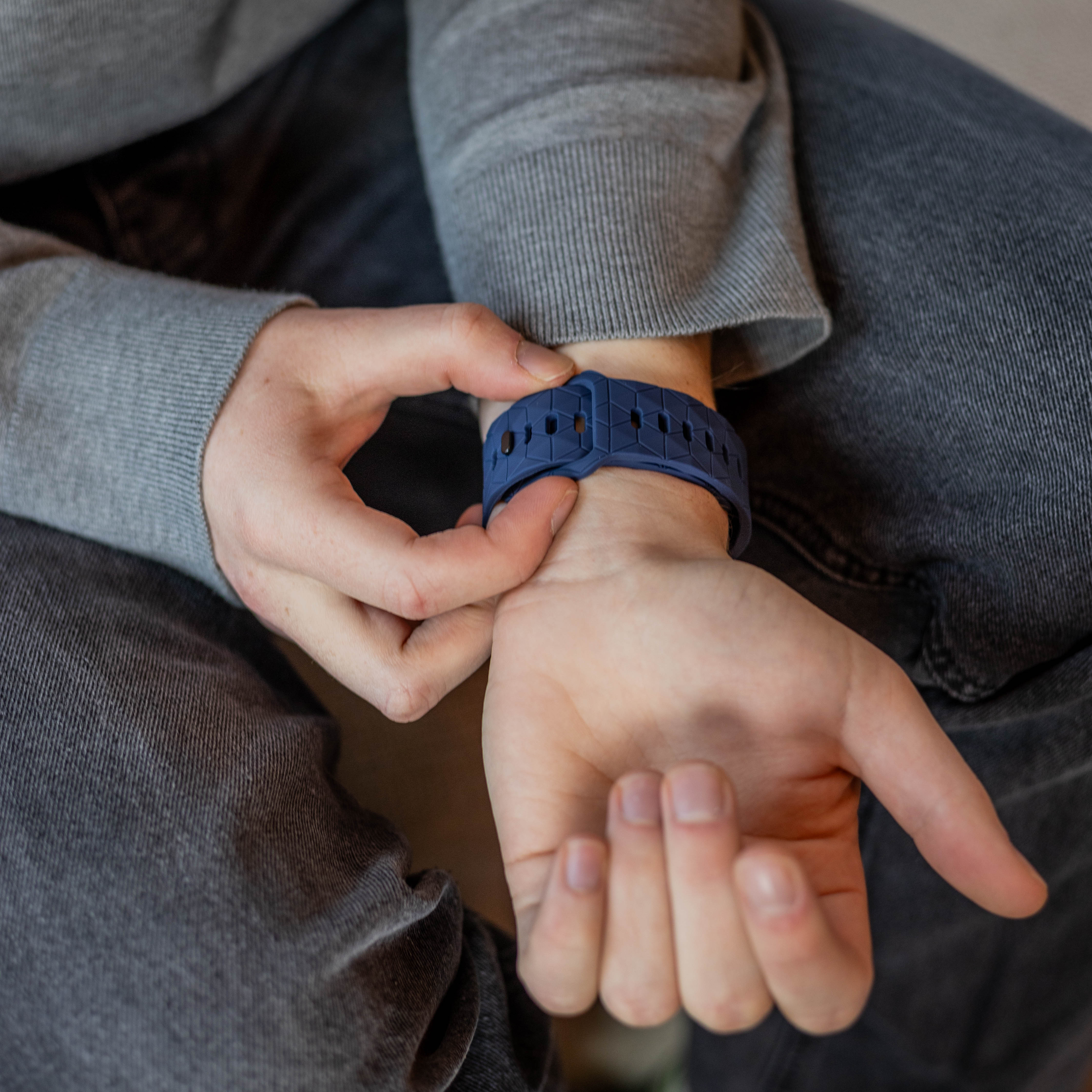 Bandz Samsung Galaxy Watch Ultra siliconen band 'Hexagons' (donkerblauw)