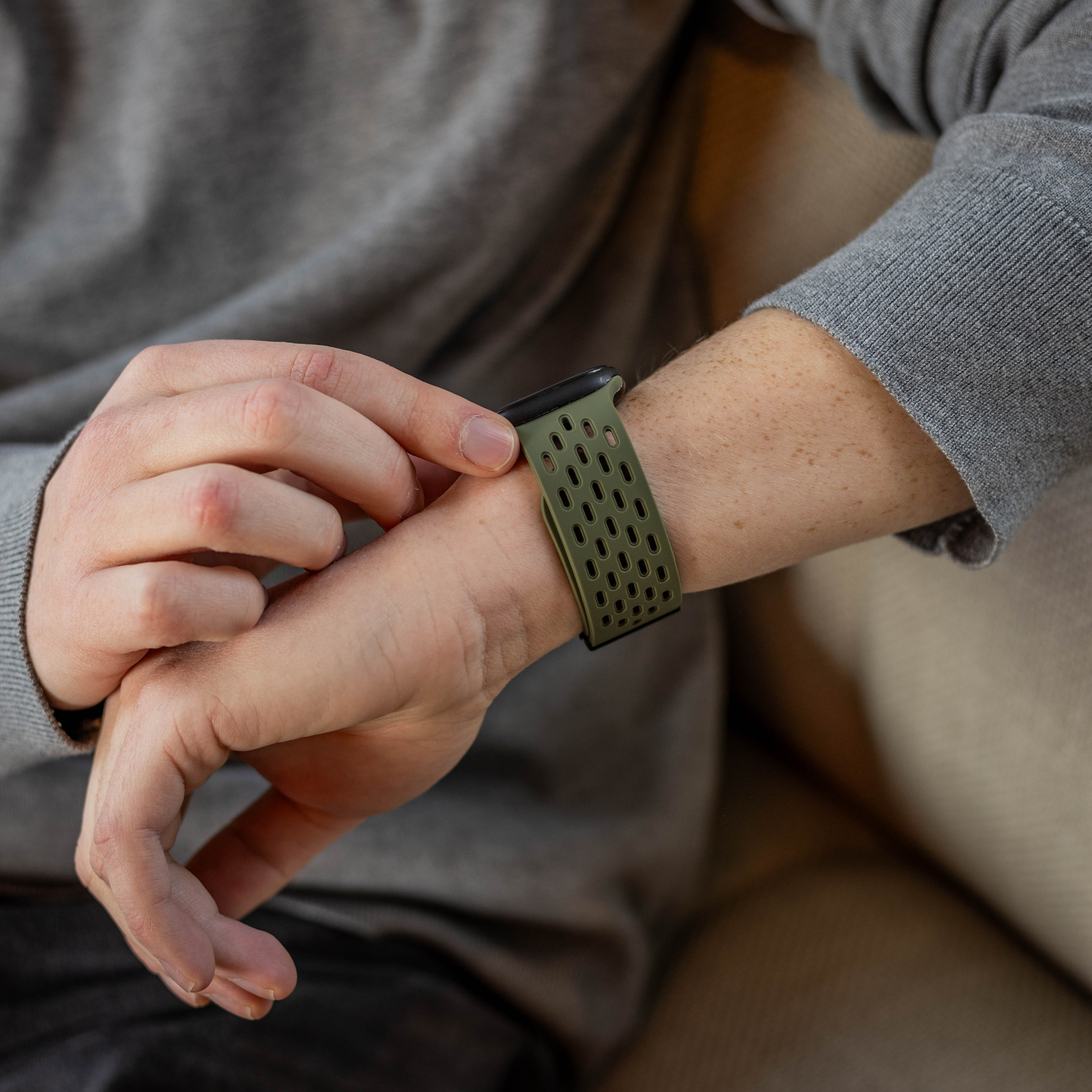 Apple Watch Silicone Air Strap with P-Buckle (Army Green)