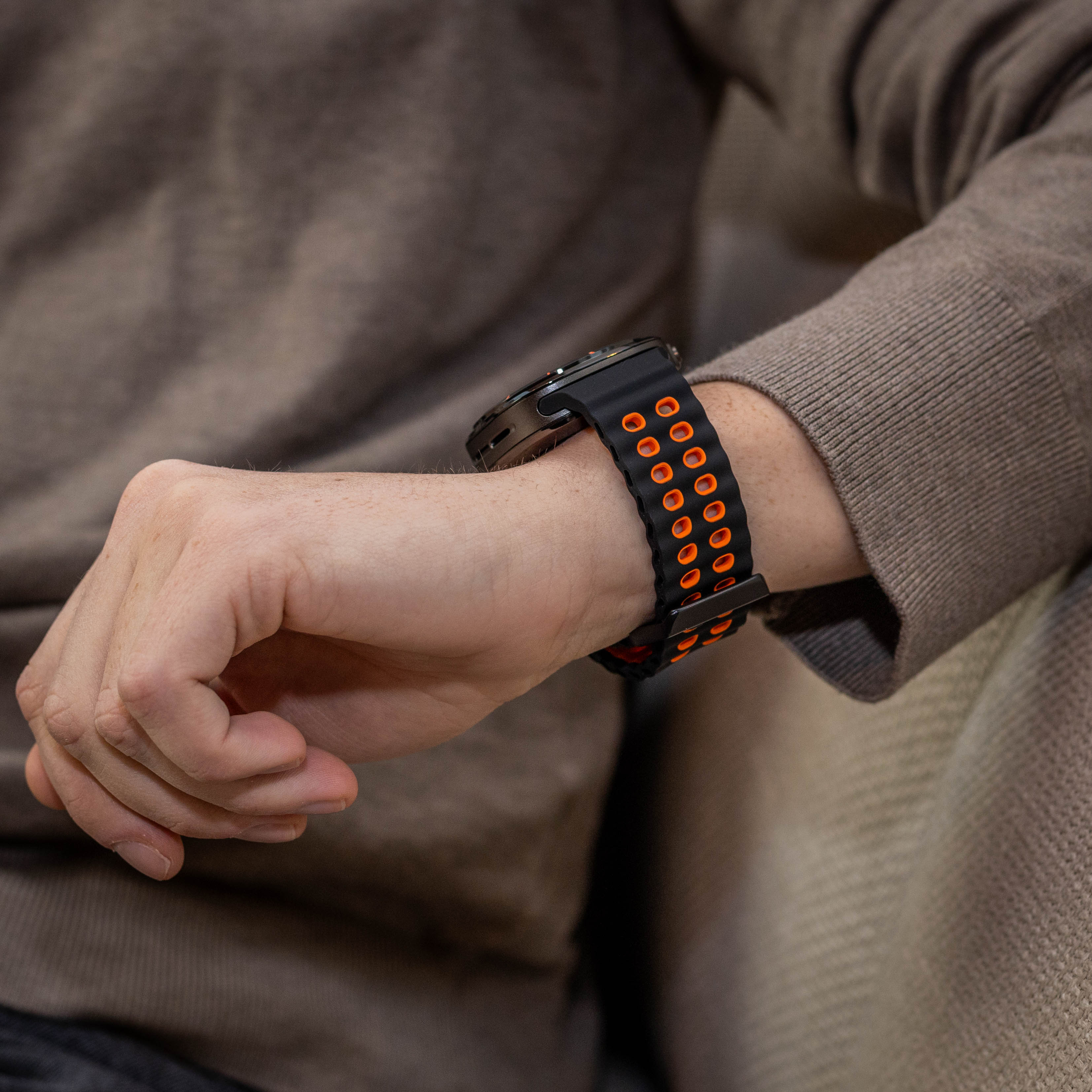 Samsung Galaxy Watch Ultra wave siliconen bandje (zwart/oranje)