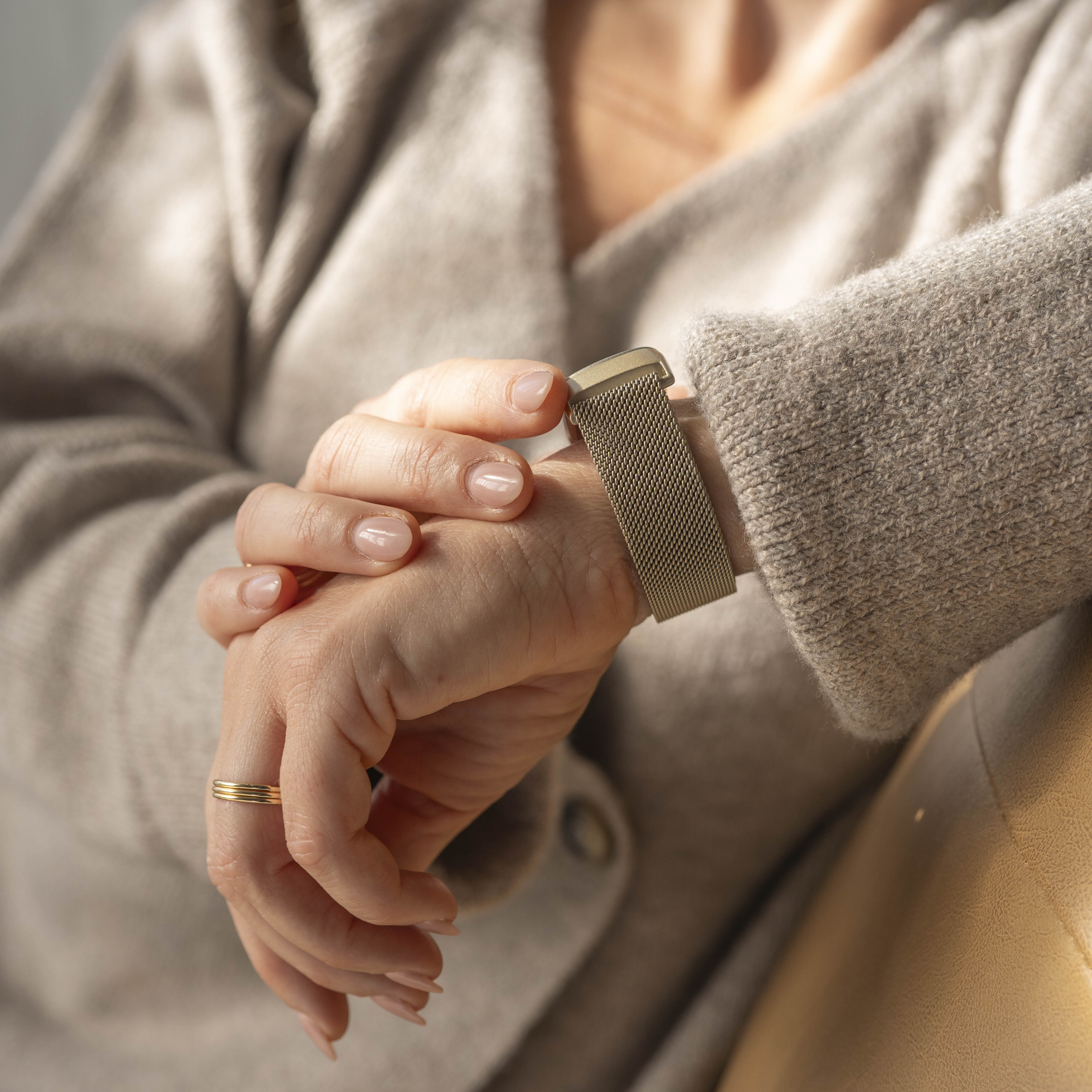 Fitbit Charge 6 Milanese band (champagne)