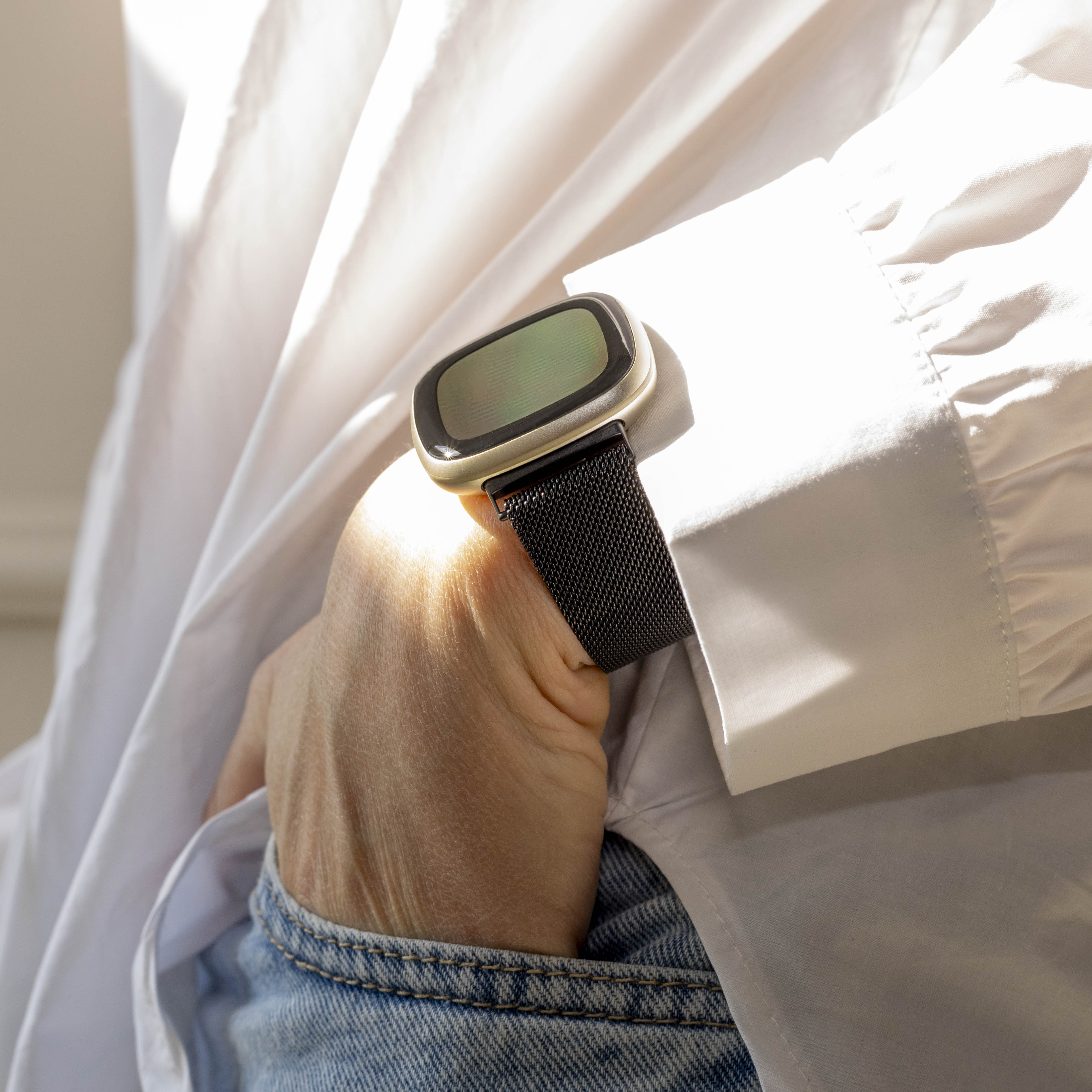 Fitbit Versa 4 Milanese band (zwart)