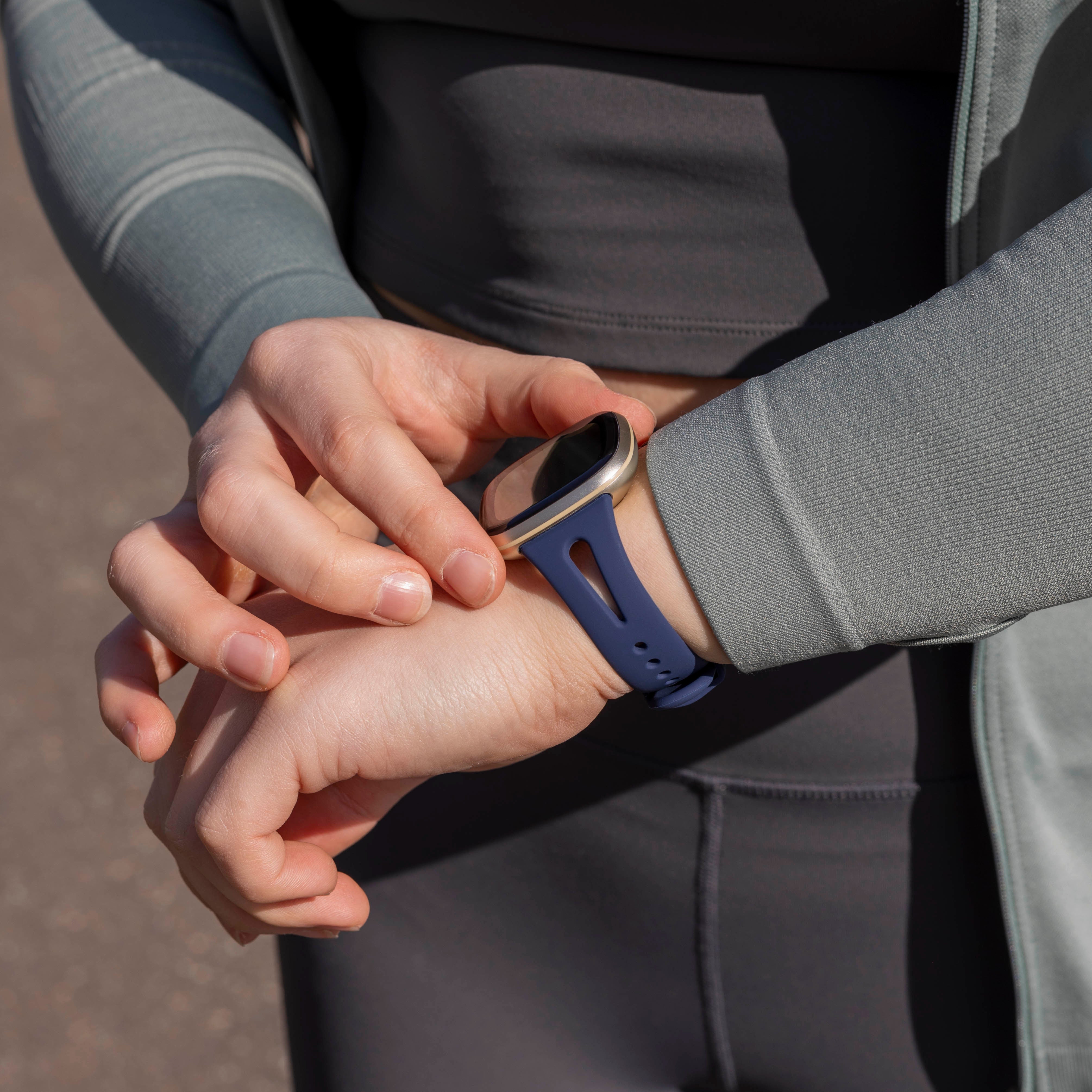 Fitbit Versa 4 luxe siliconen bandje (donkerblauw)