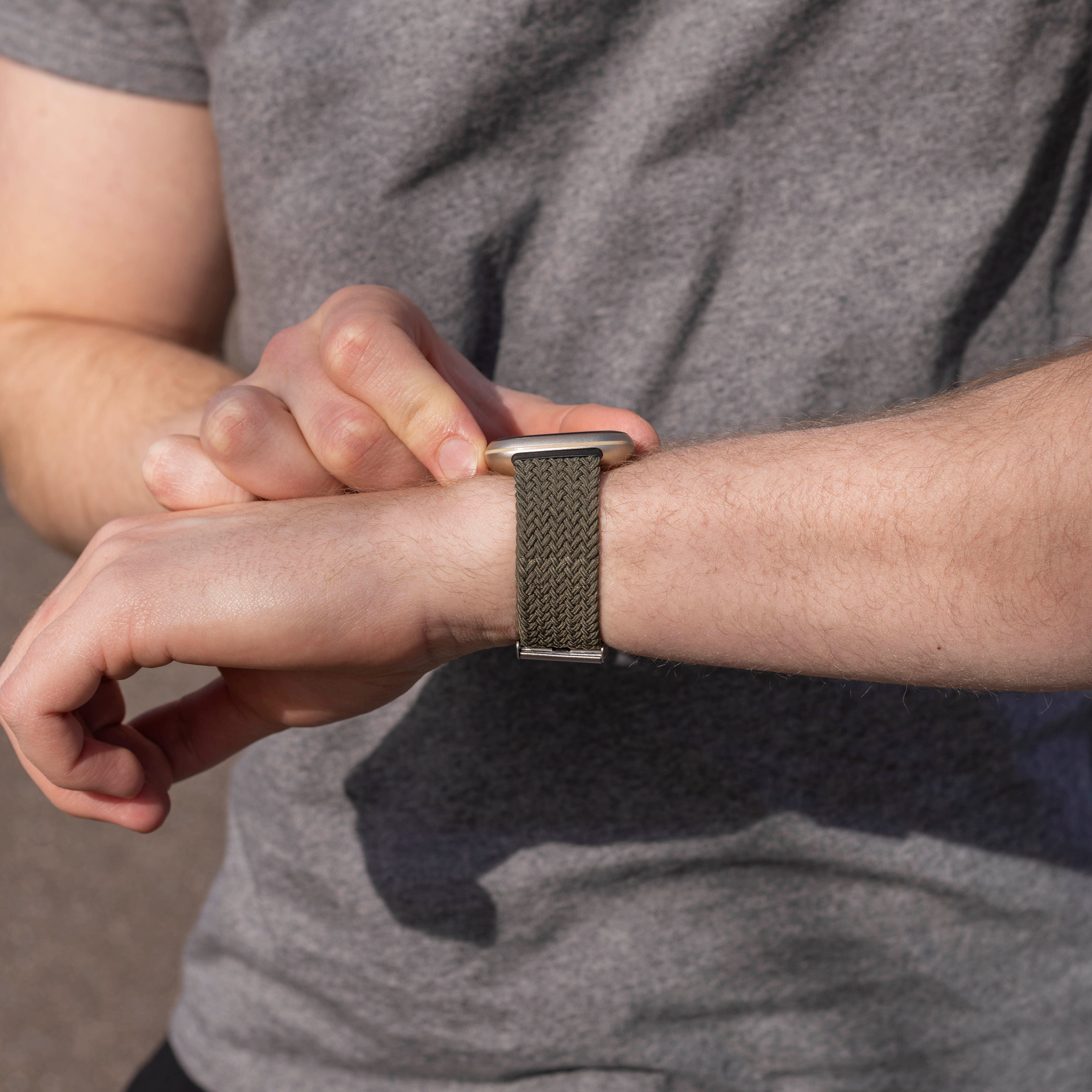 Fitbit Versa 3 verstelbaar gevlochten bandje (olijfgroen)