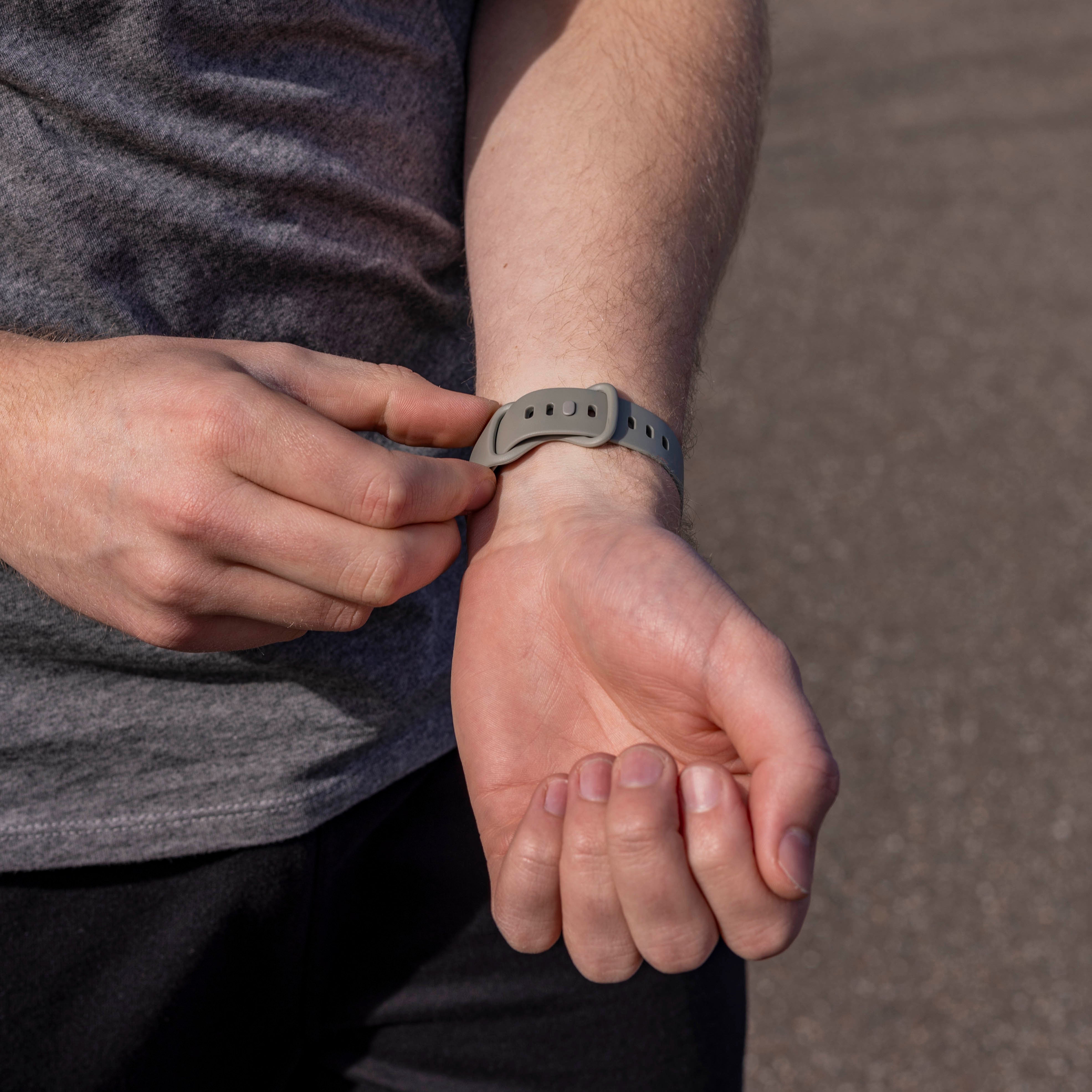 Fitbit Sense siliconen classic bandje (grijs)