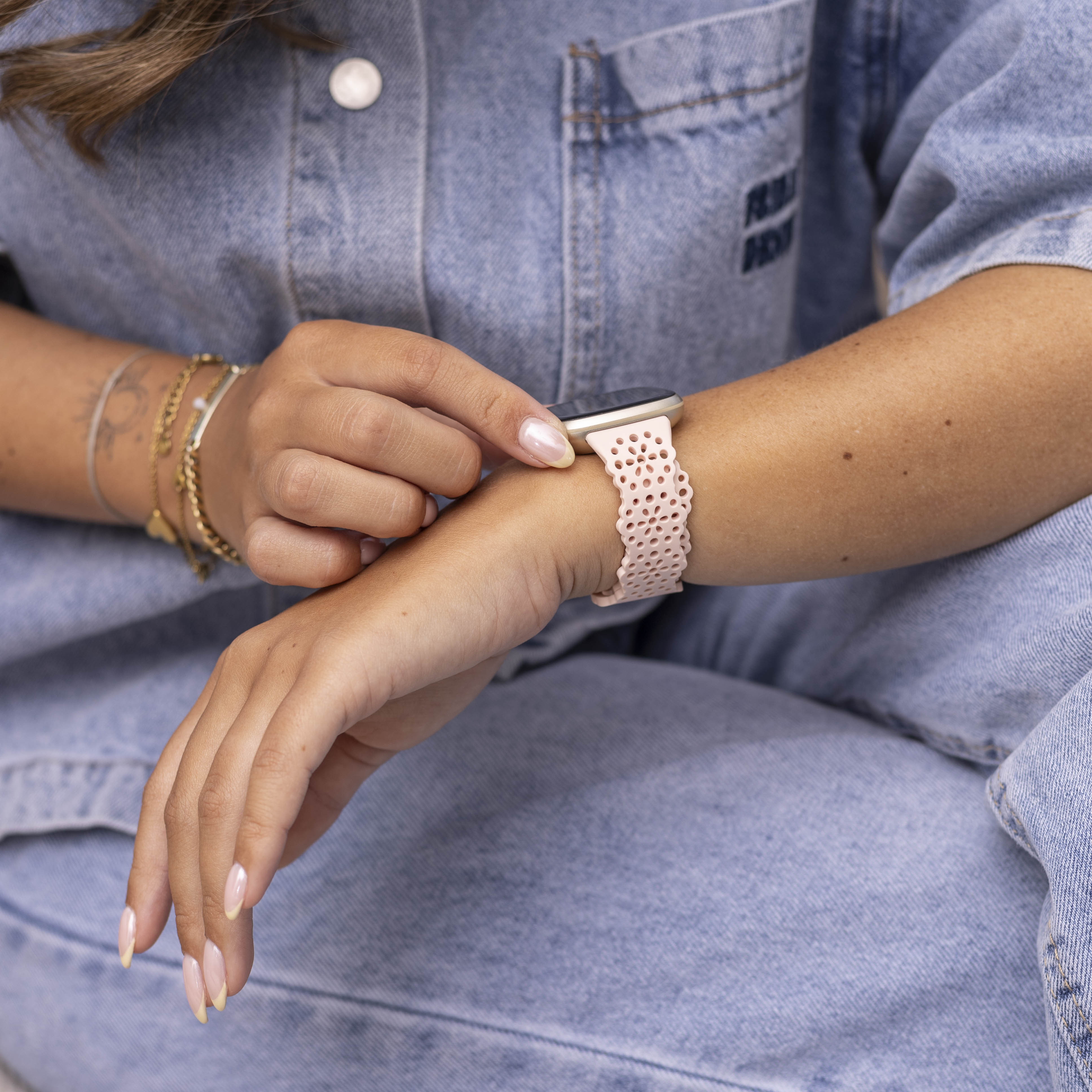 Fitbit Versa 4 siliconen bandje met patroon (lichtroze)