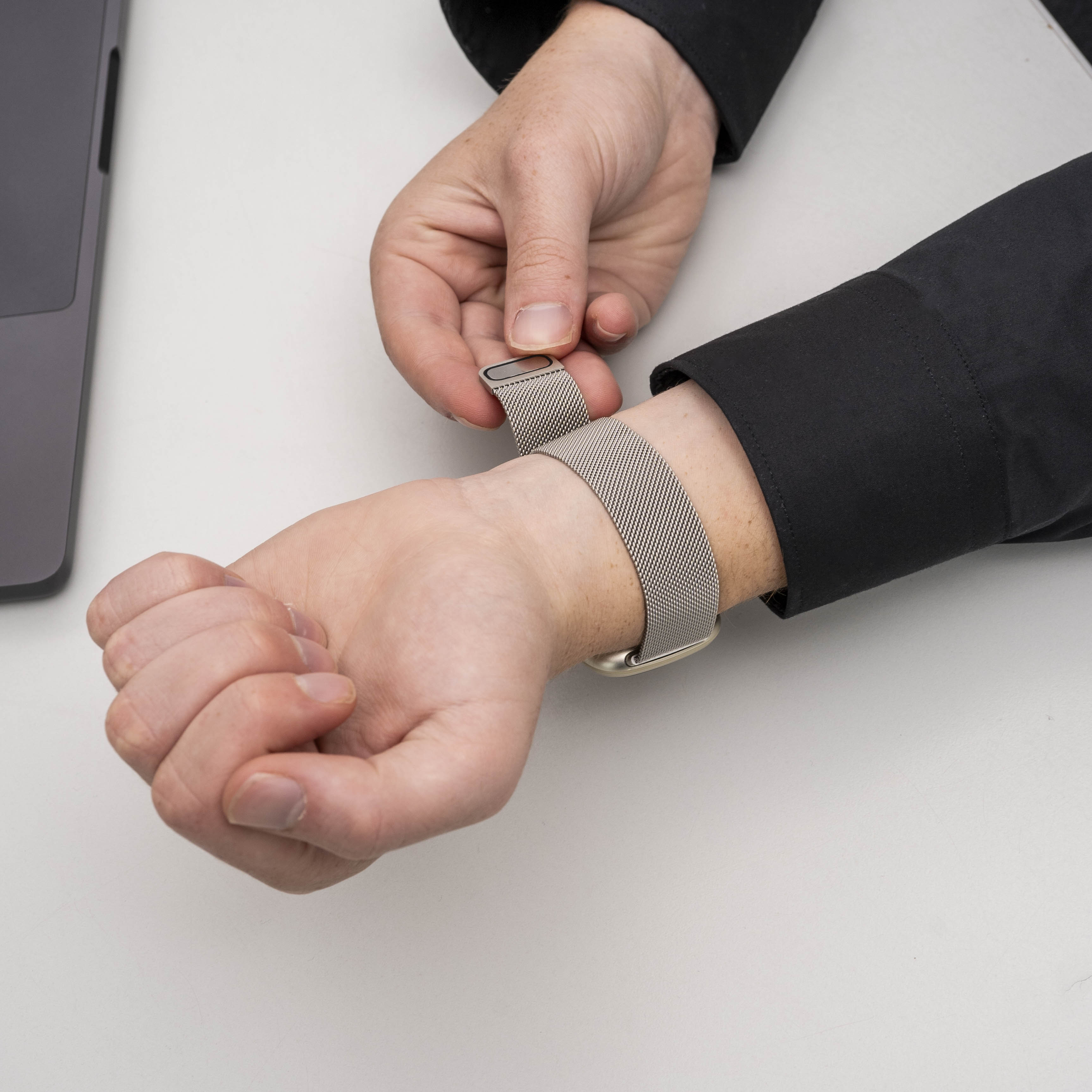 Fitbit Sense Milanese band (sterrenlicht)