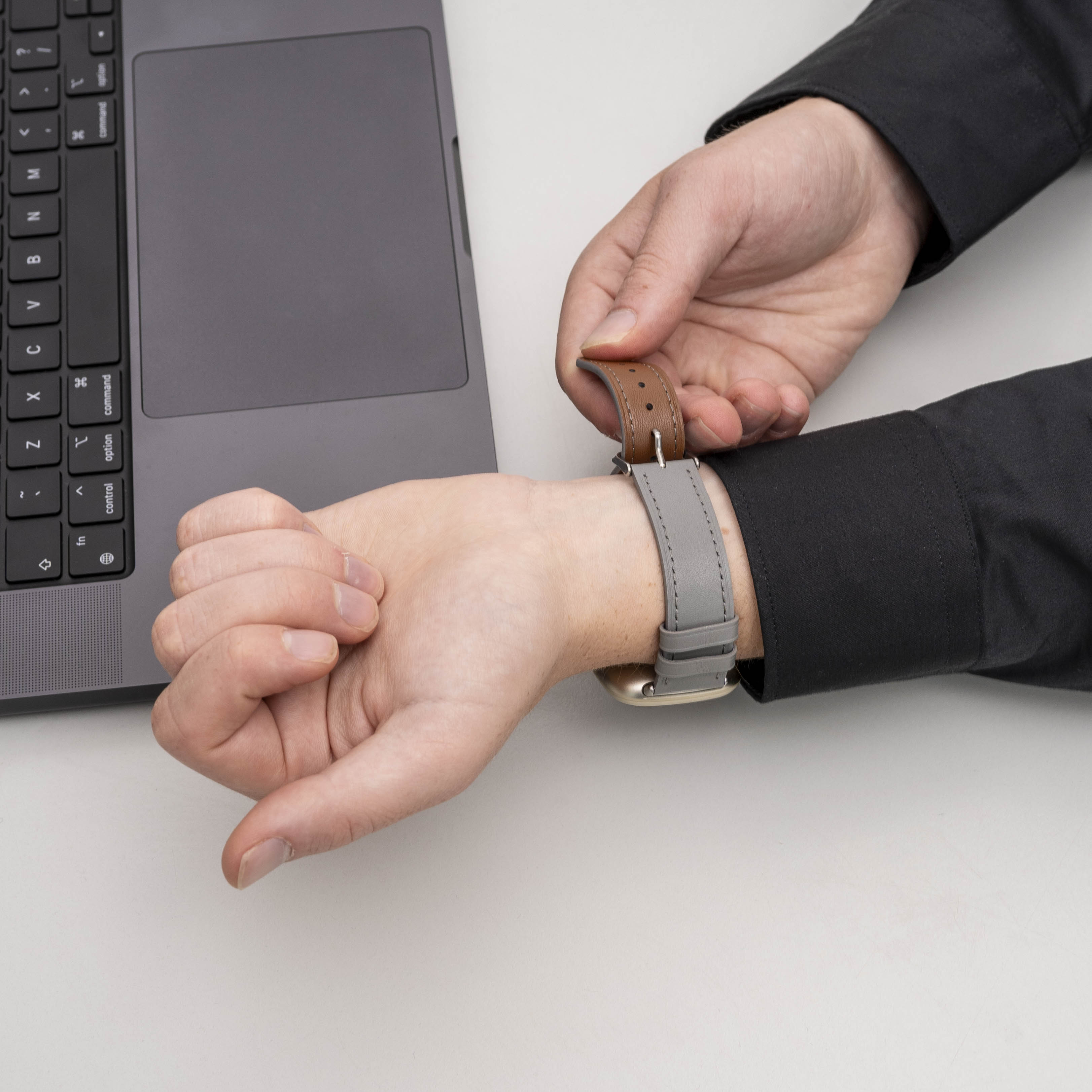 Fitbit Sense bandje leer (grijs)