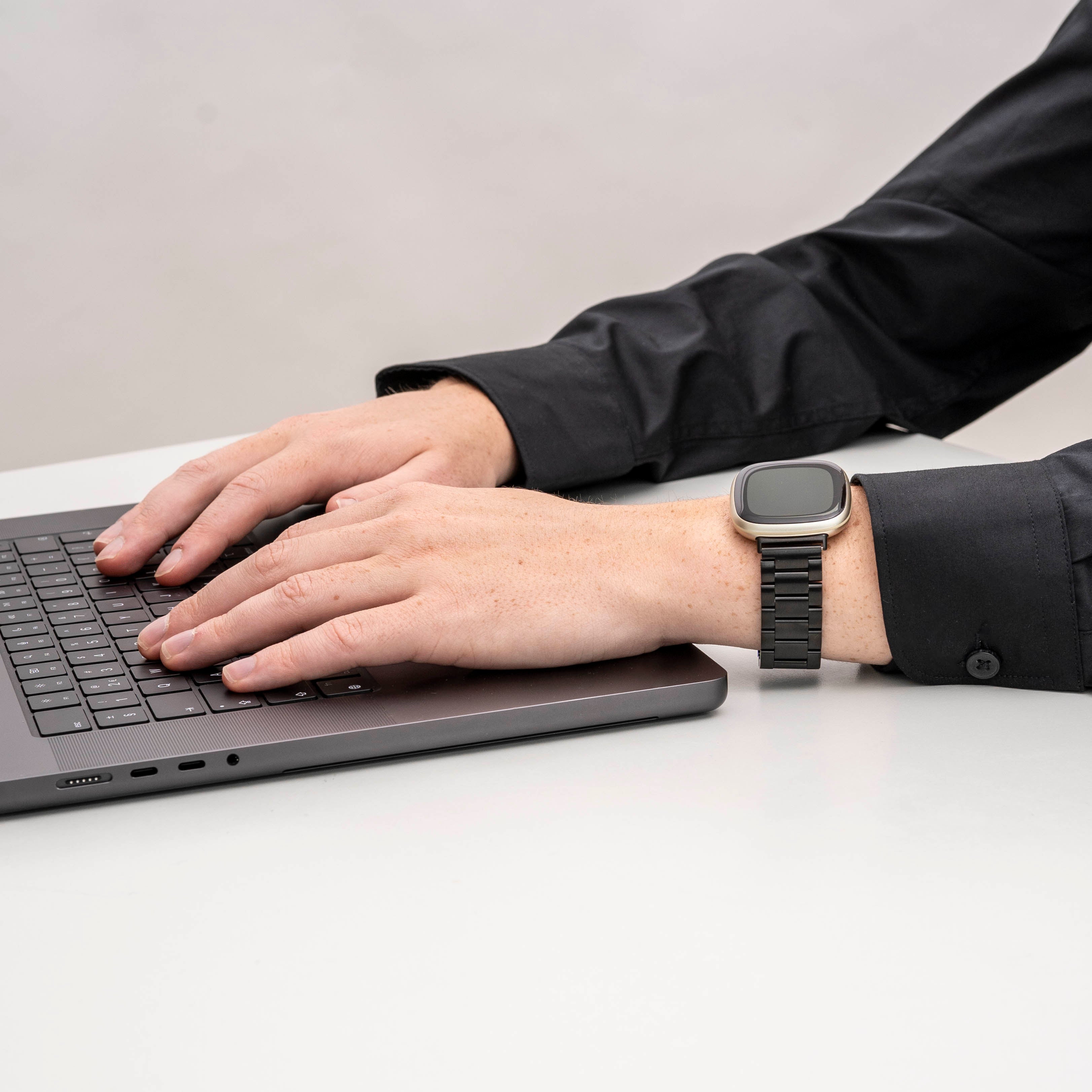 Fitbit Sense stalen band (zwart)