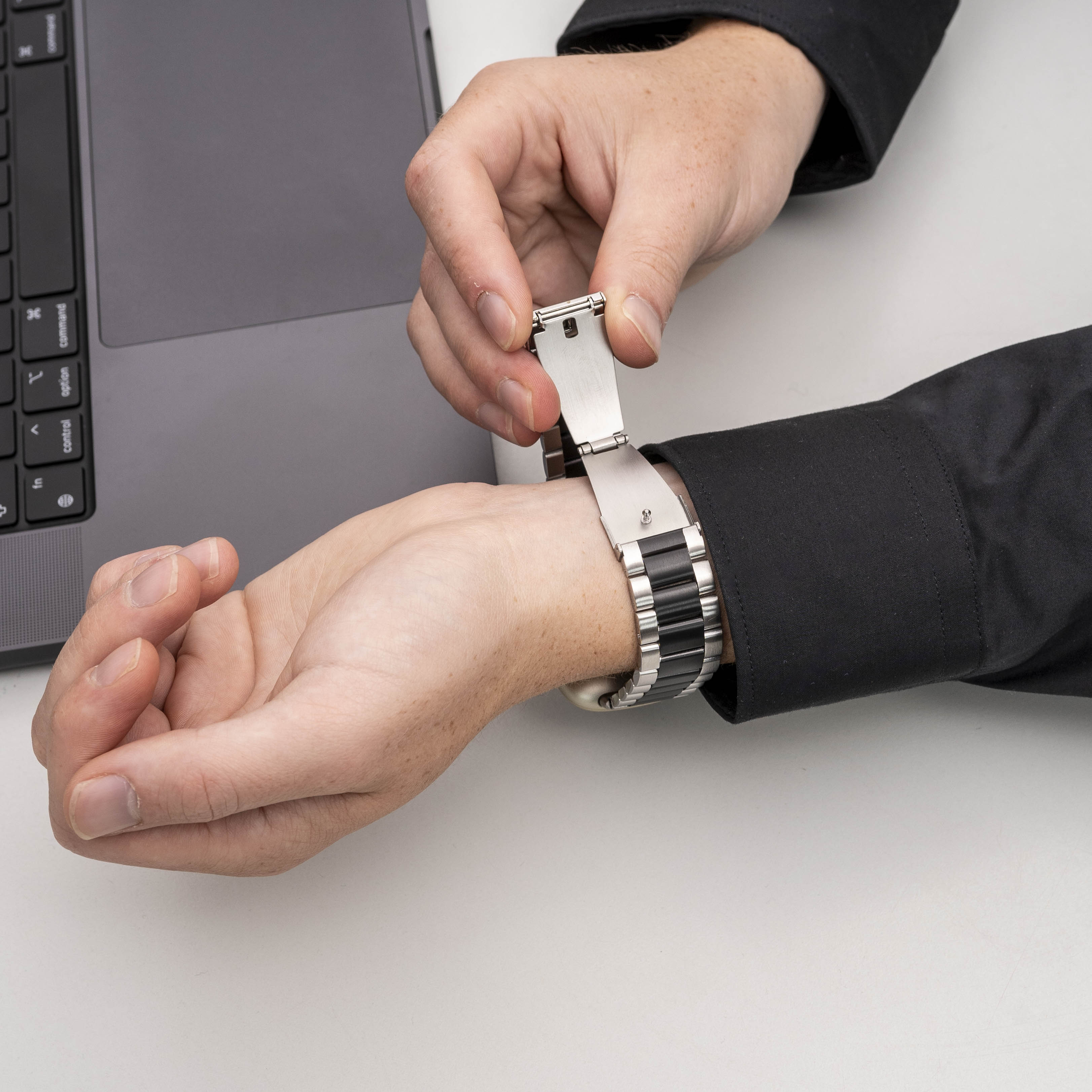 Fitbit Sense stalen band (zilver/zwart)