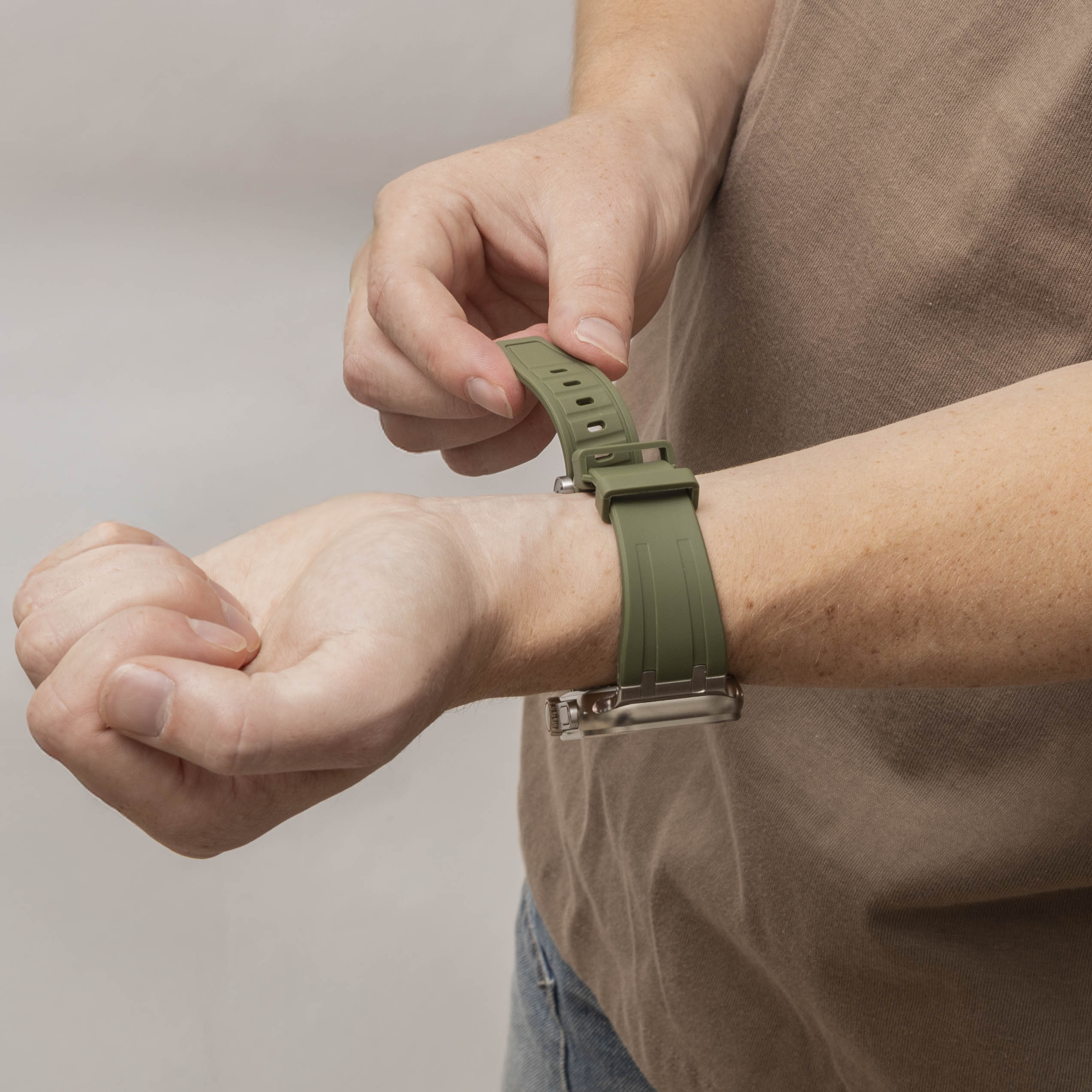 Bandz Apple Watch siliconen band 'Luxe Liquid' (groen met titanium)