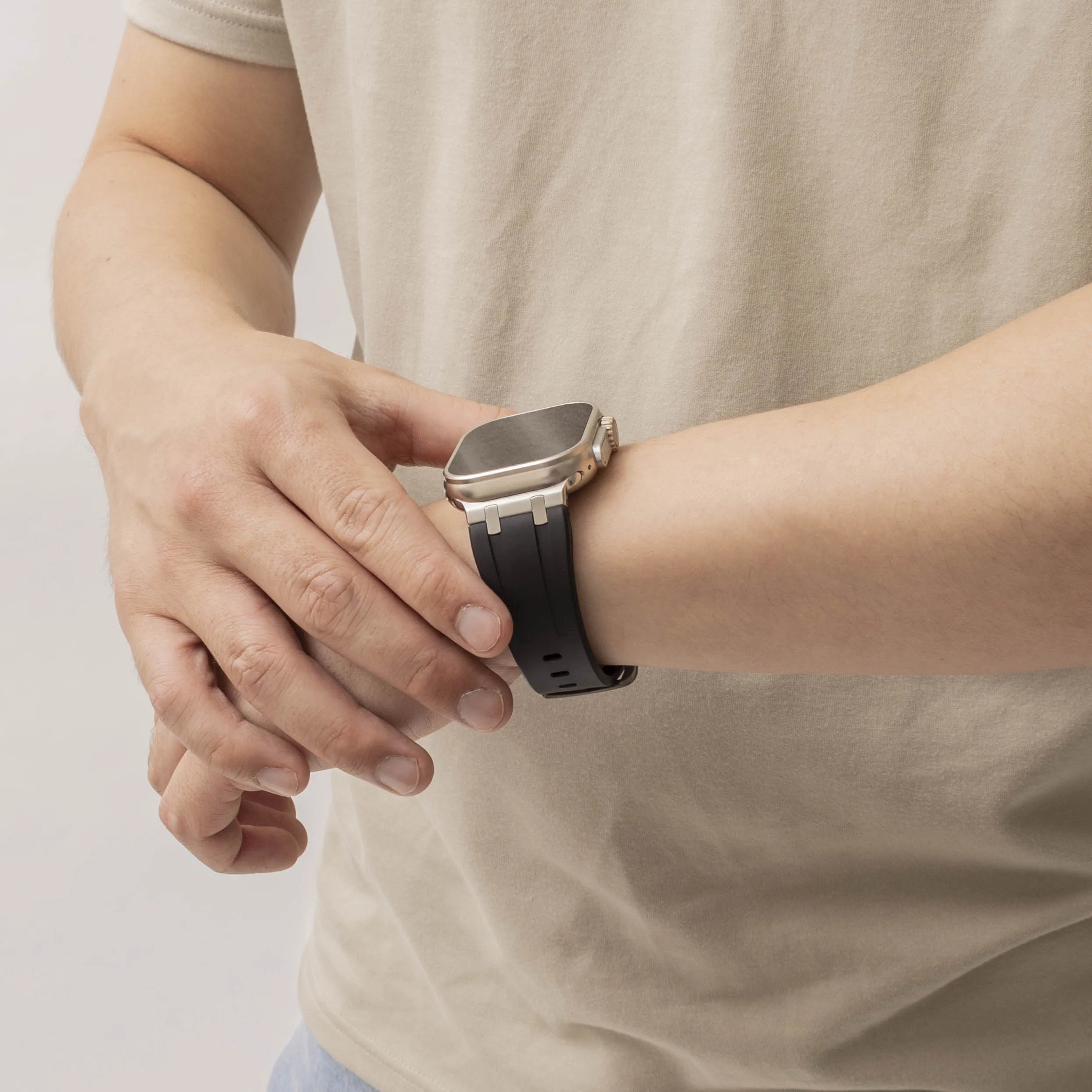 Bandz Apple Watch siliconen band 'Luxe Liquid' (zwart met zilver)