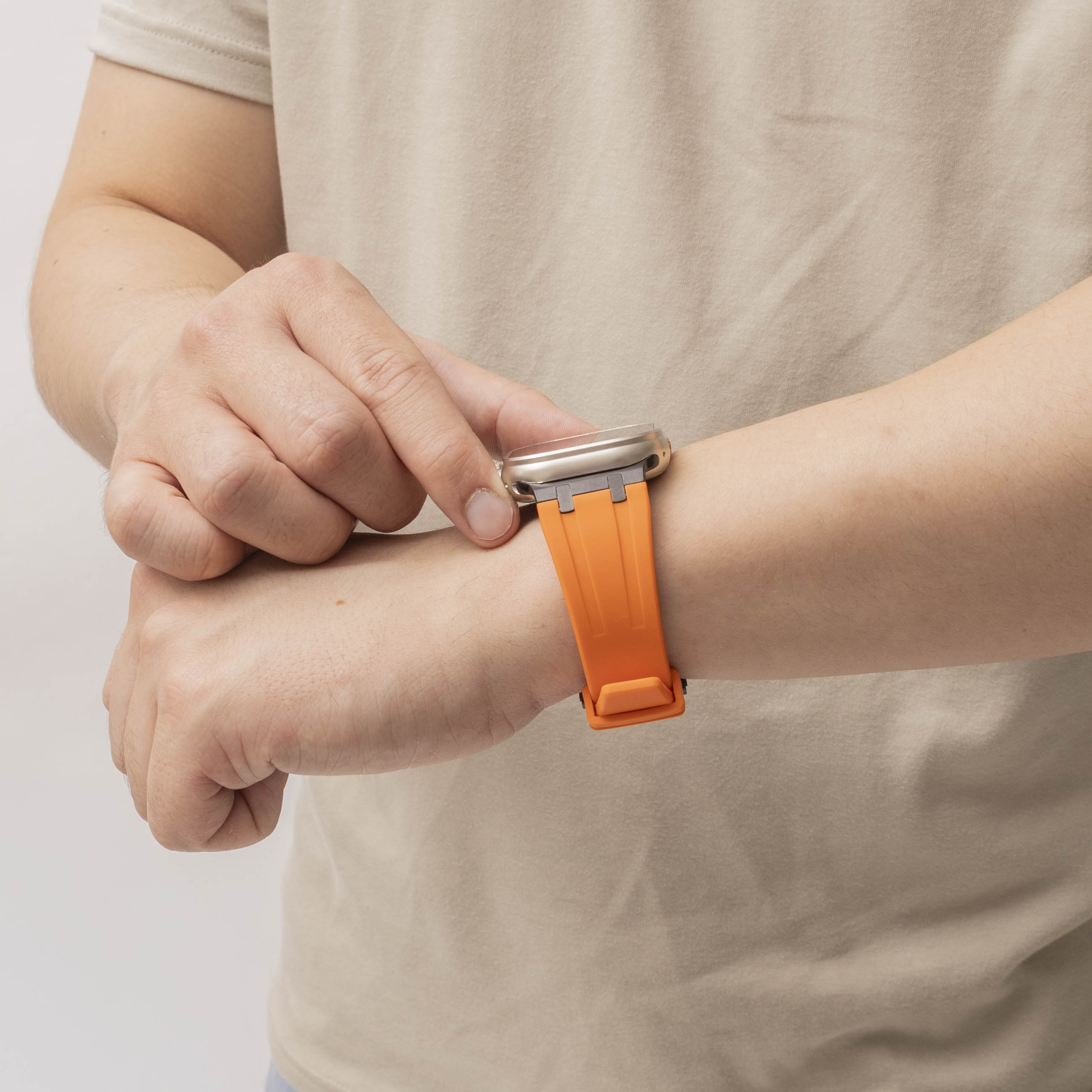 Bandz Apple Watch siliconen band 'Luxe Liquid' (oranje met zwart)