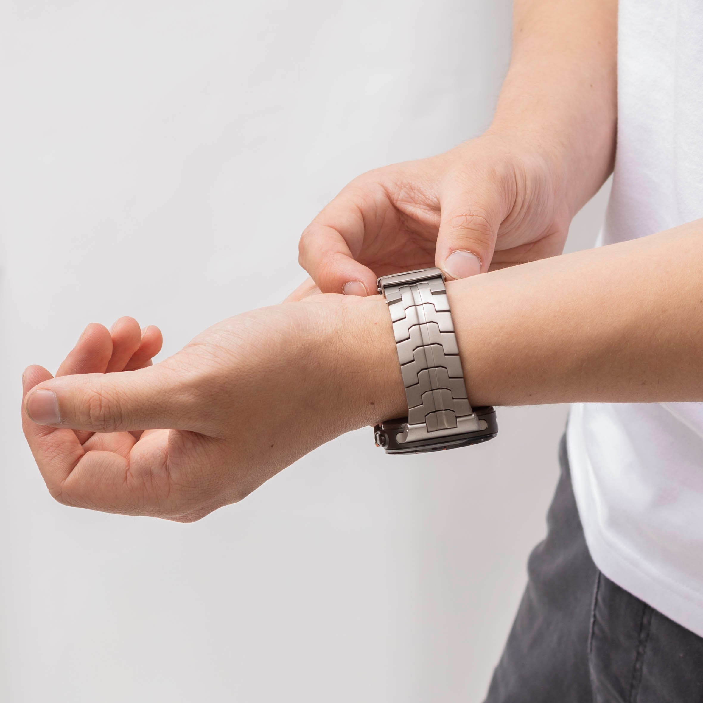 Samsung Galaxy Watch Ultra 'Iron' titanium band (titanium)