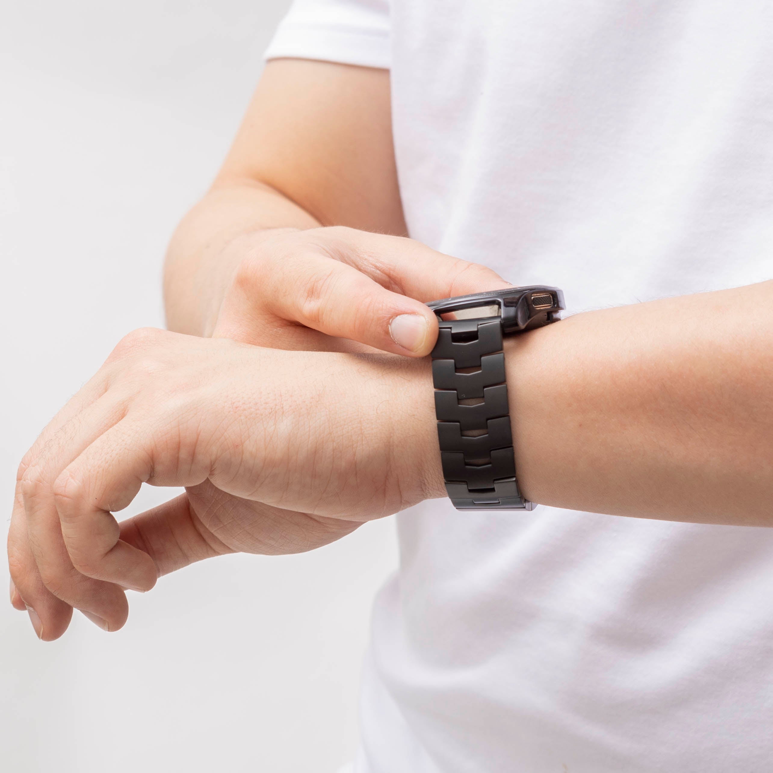 Polar Vantage M titanium grain band (platte sluiting) (zwart)