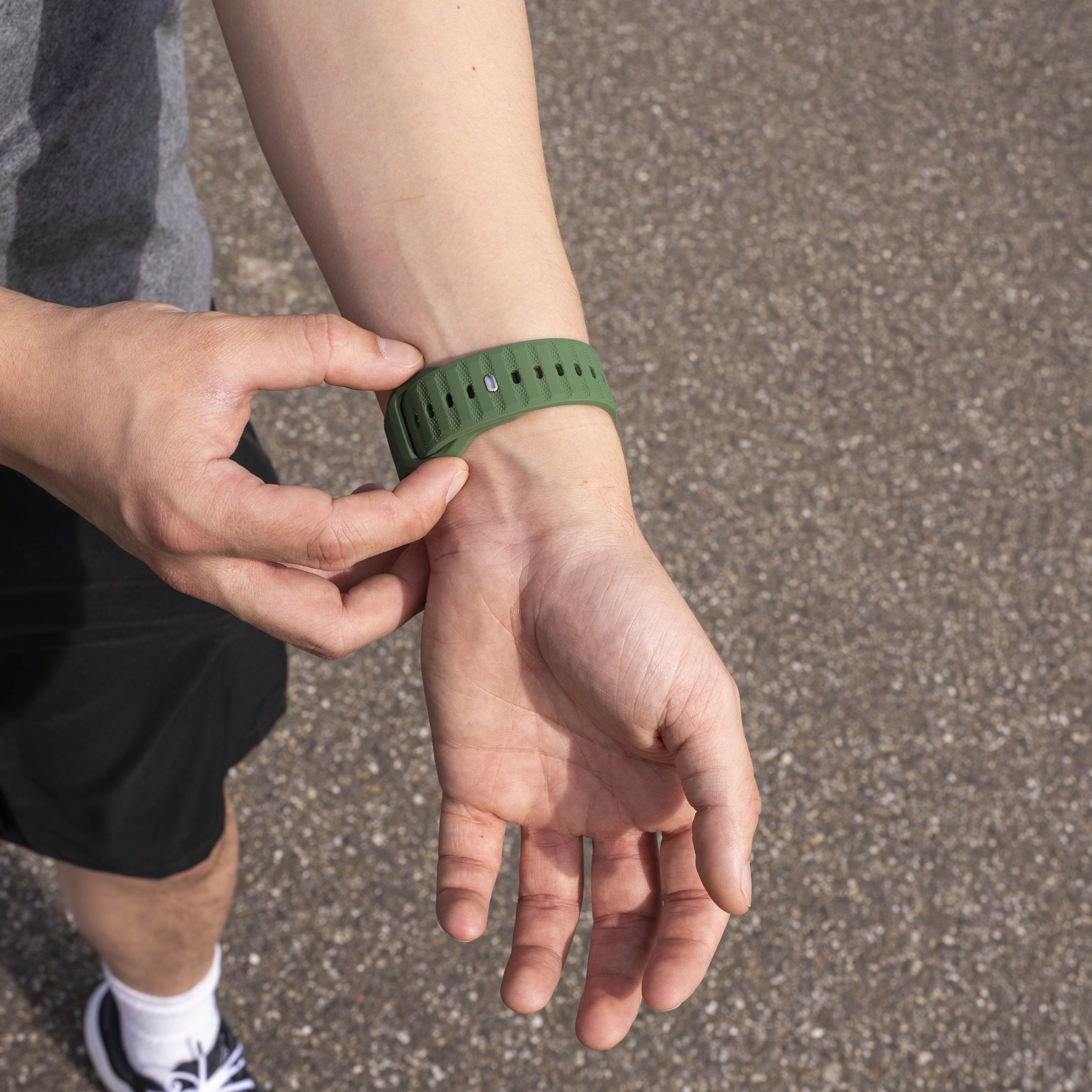 Samsung Galaxy Watch 8 - 44mm outdoor siliconen bandje (legergroen)