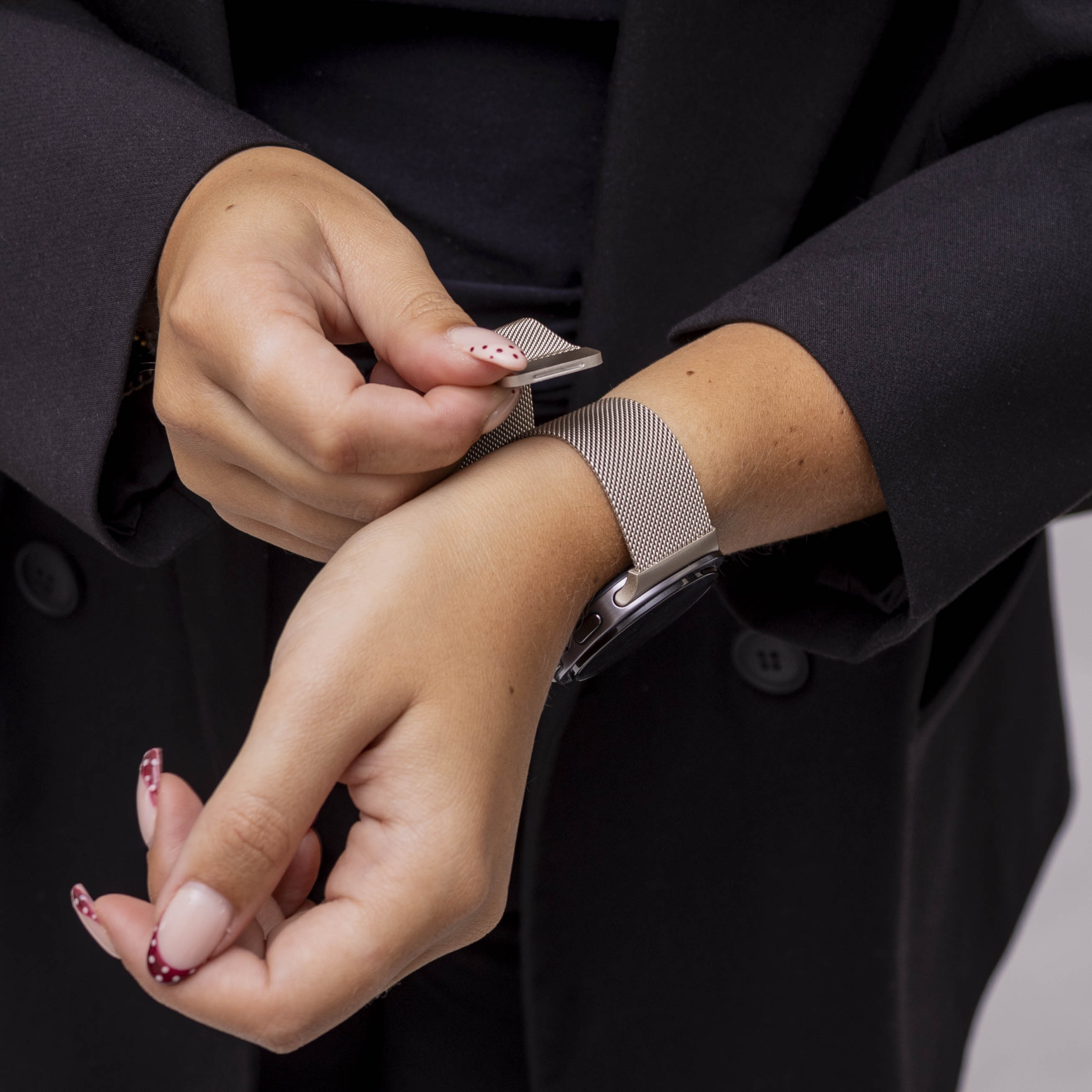 Samsung Galaxy Watch 8 - 40mm Milanese Strap (Starlight)