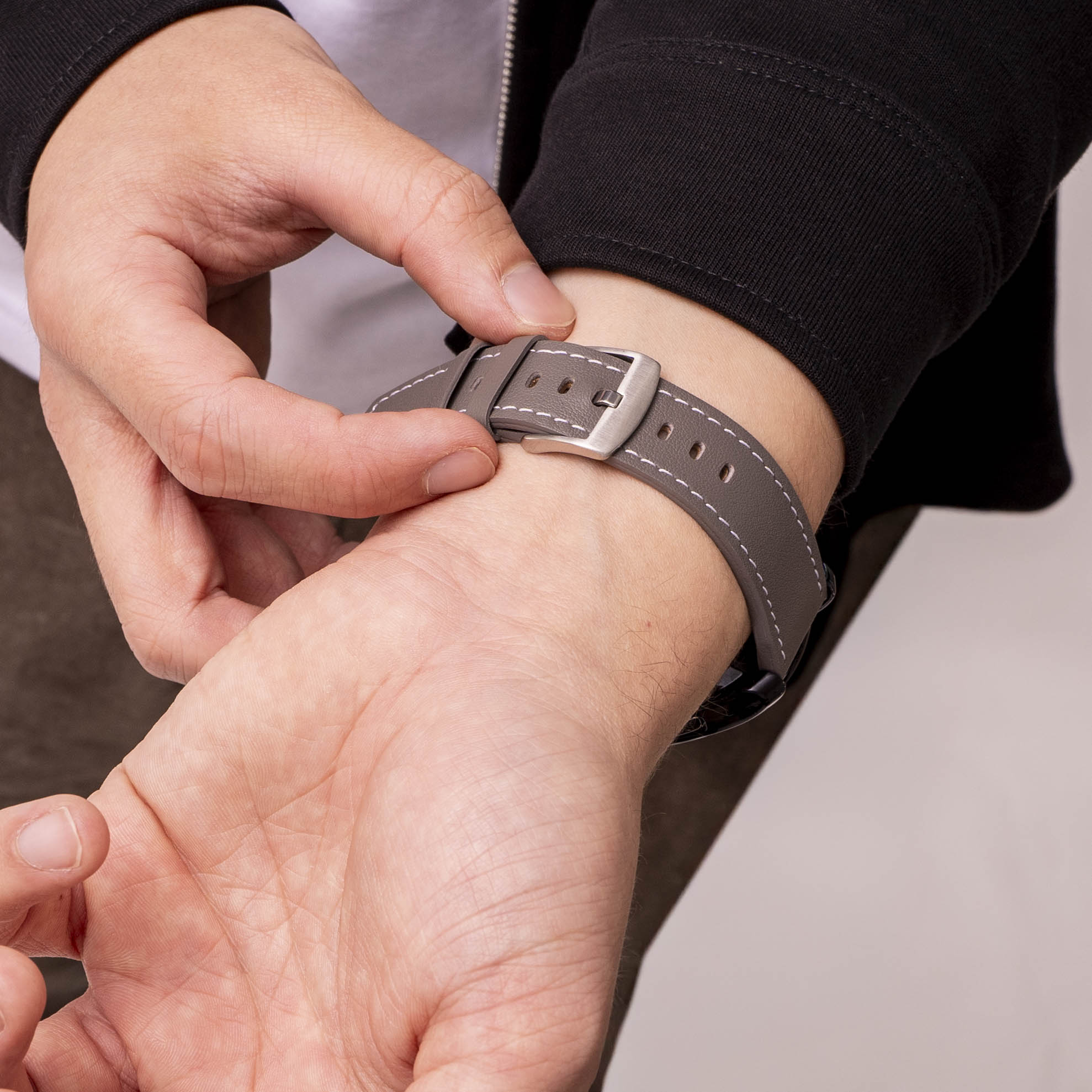 Amazfit GTR 4 'One Push' Leather Strap (Grey)