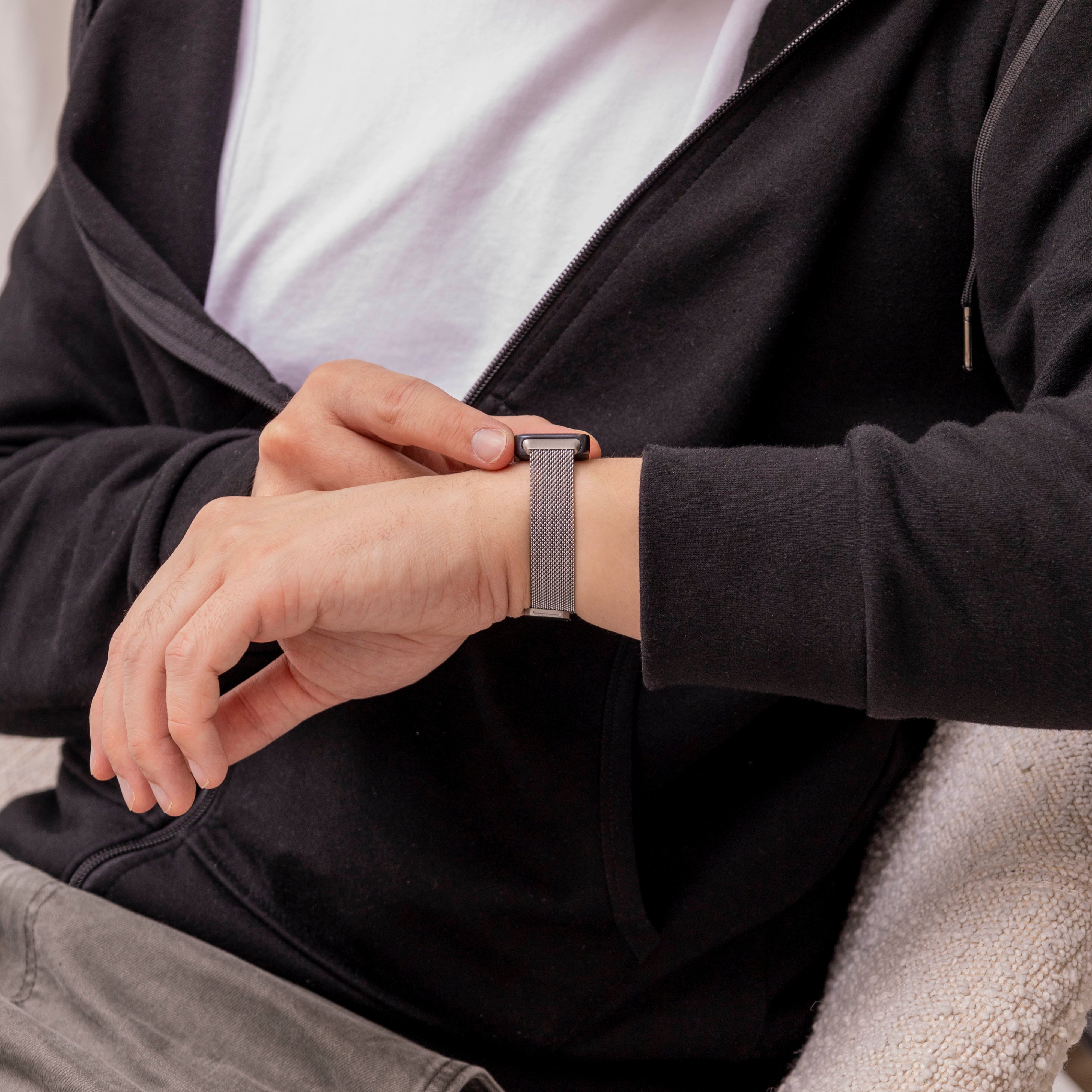 Huawei Band 8 Milanese band (zilver)