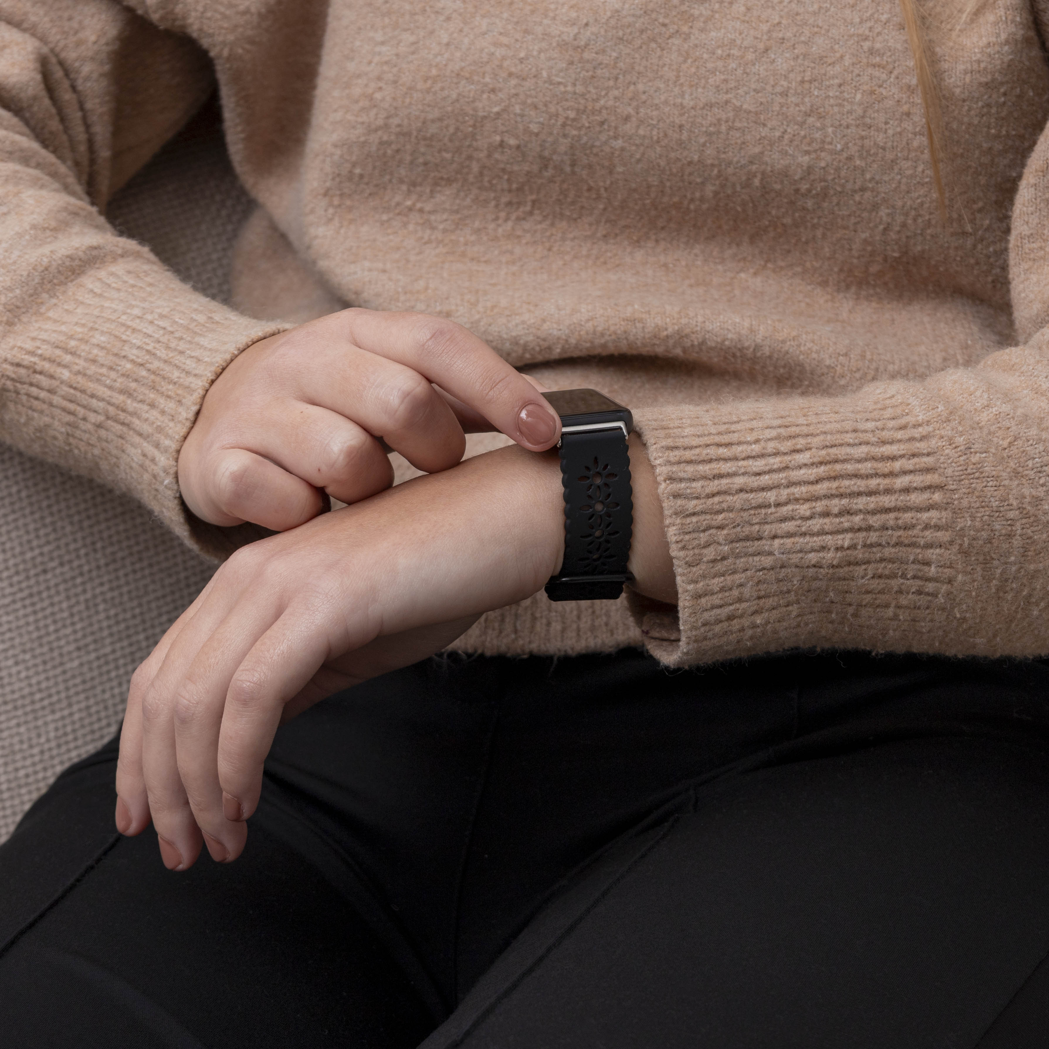 Samsung Galaxy Fit 3 Silicone Strap with Pattern (Black)