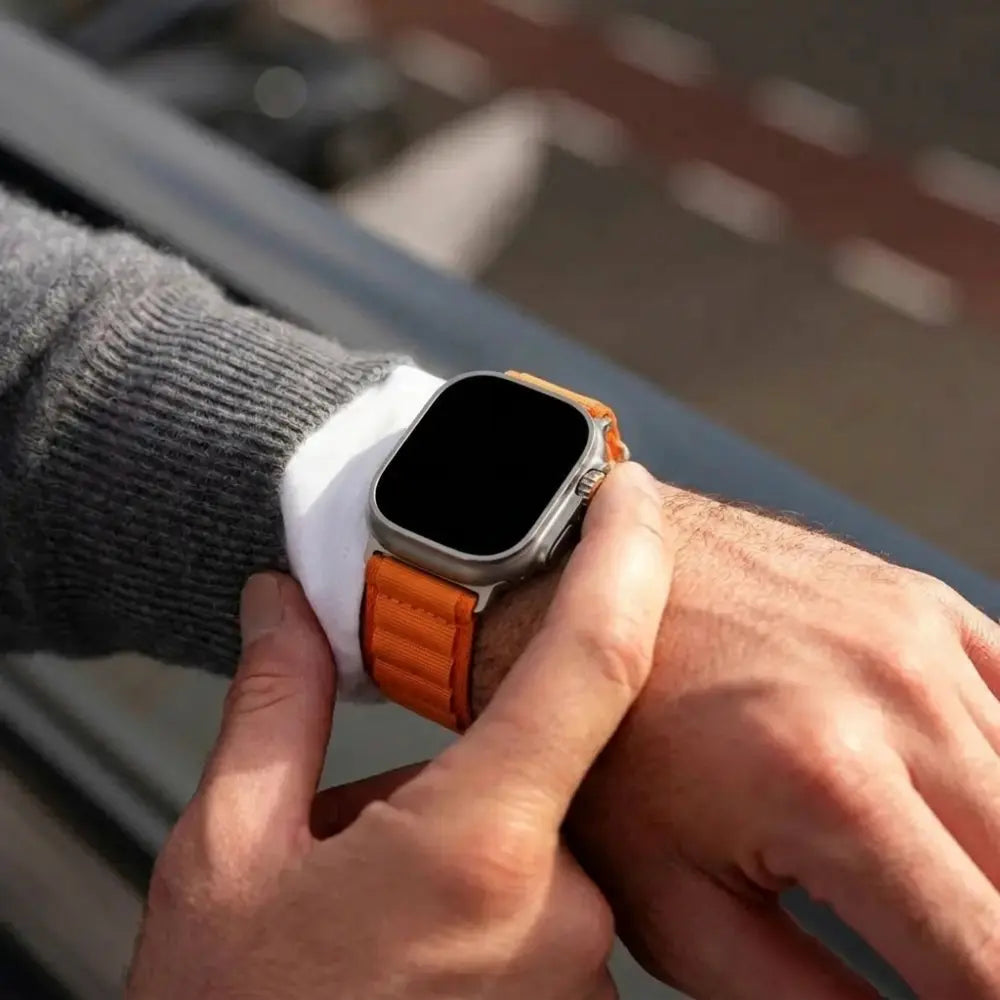Bandz Apple Watch Ultra nylon band 'Explorer' (oranje met titanium)