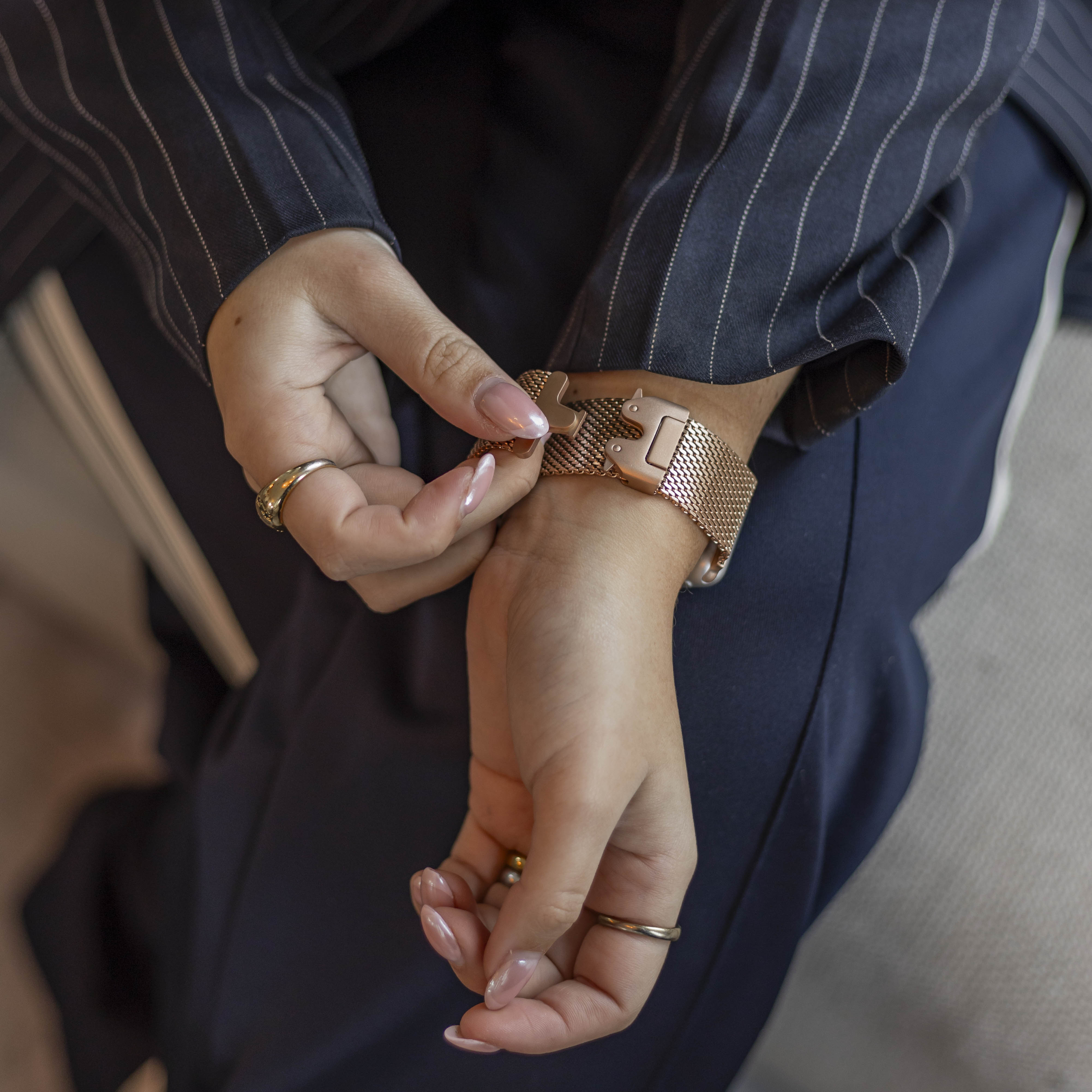 Bandz Apple Watch Ultra Milanese loop band met P-buckle (roségoud)
