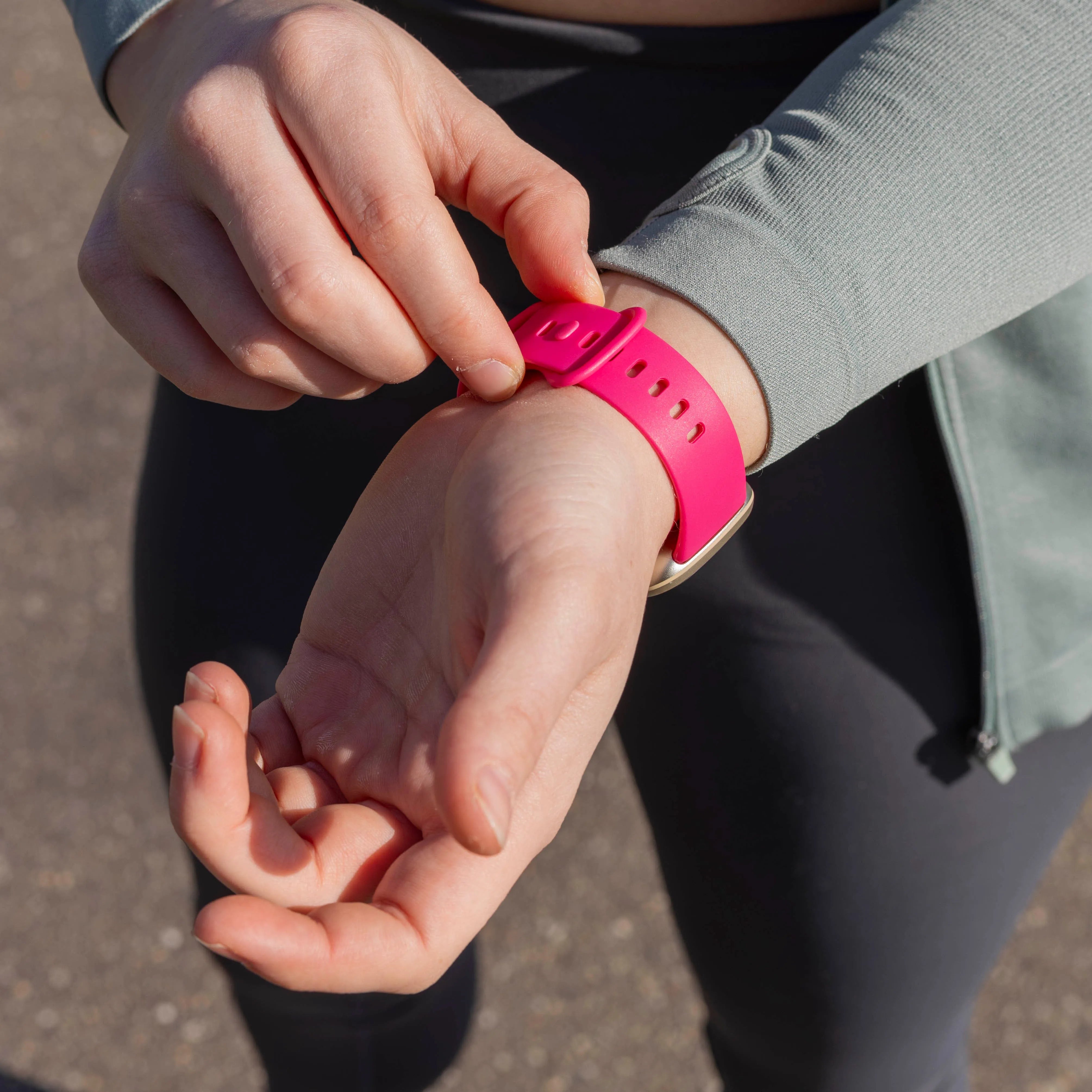 Fitbit Versa 3 siliconen classic bandje (knalroze)