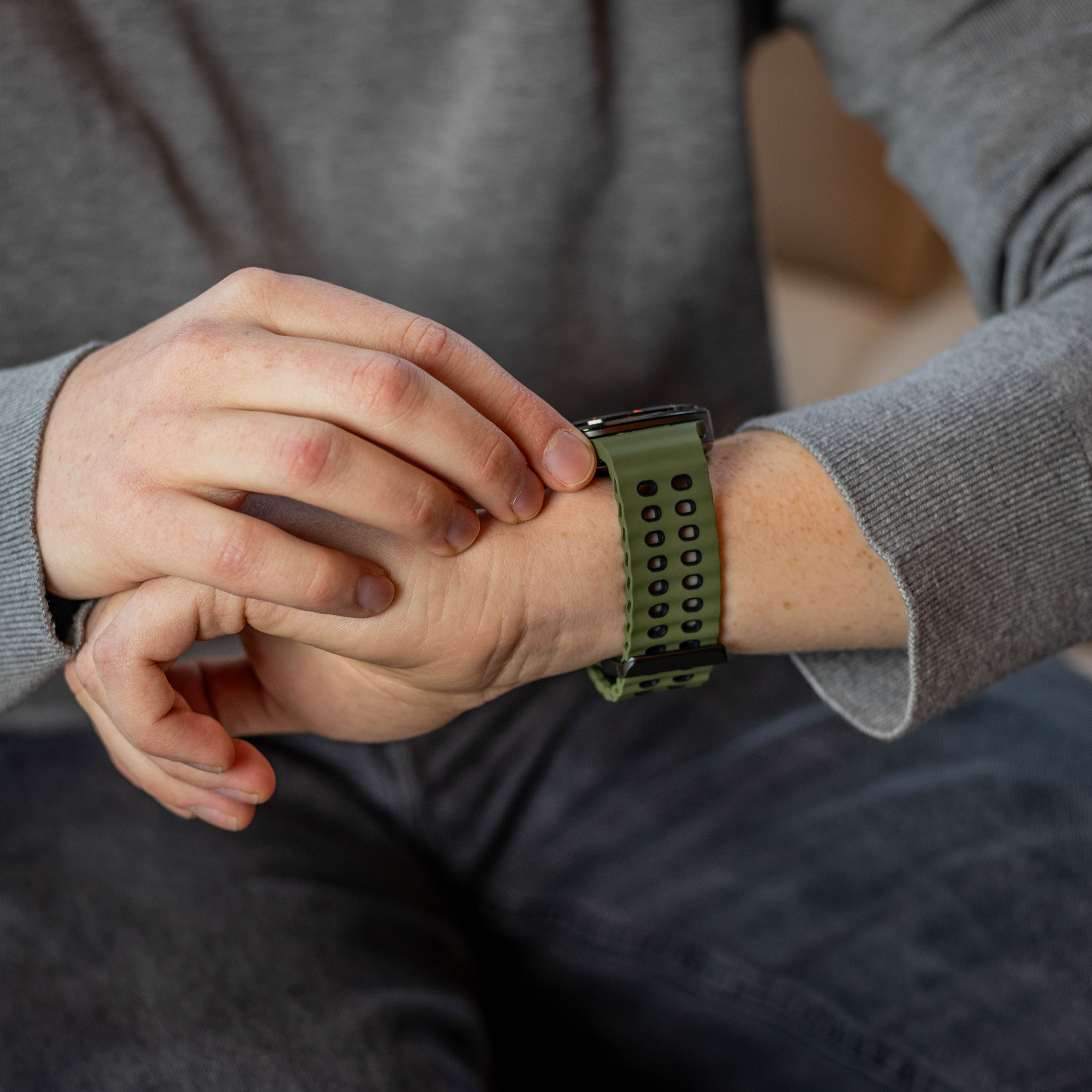 Samsung Galaxy Watch Ultra 2 wave siliconen bandje (olijfgroen/zwart)