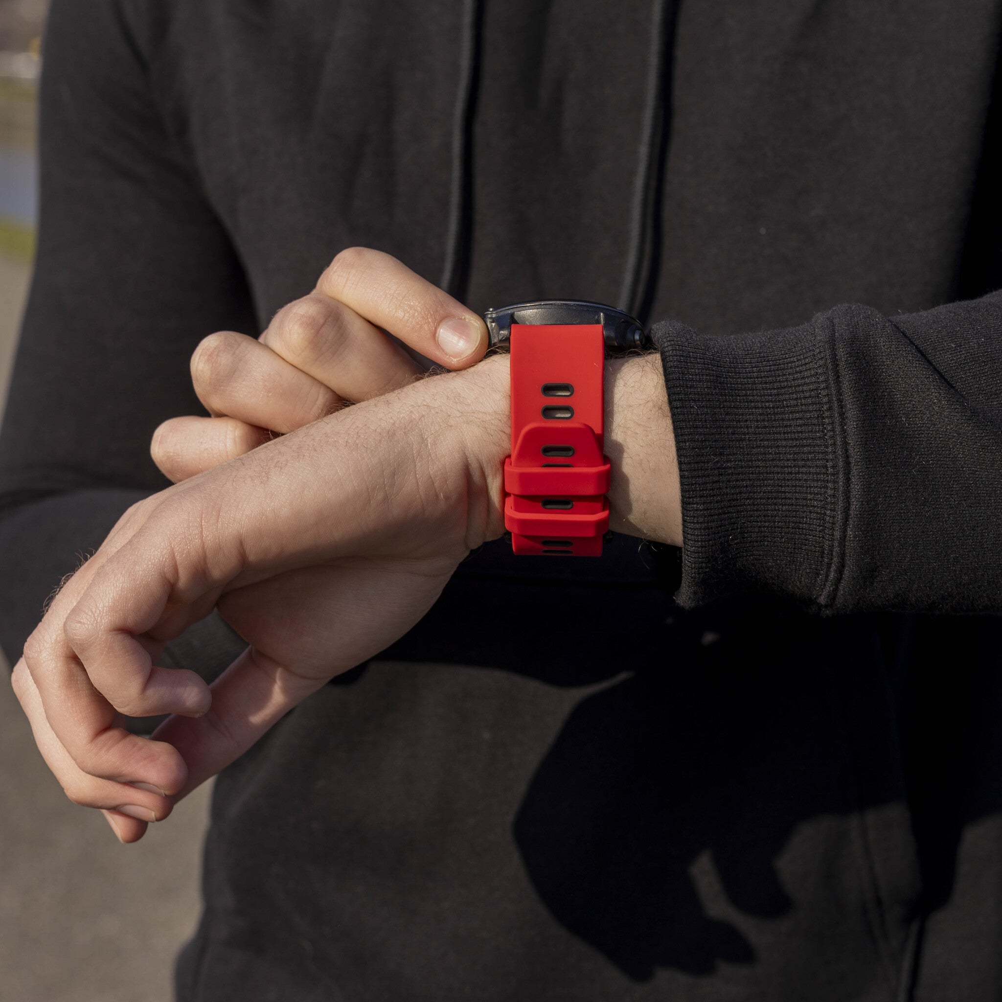 Garmin Fenix 8 Pro - 51mm sport gesp band (rood/zwart)