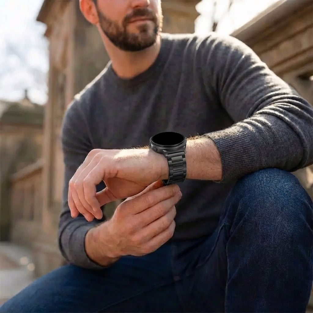 Bandz Samsung Galaxy Watch 8 Classic titanium band 'Deluxe' (zwart)