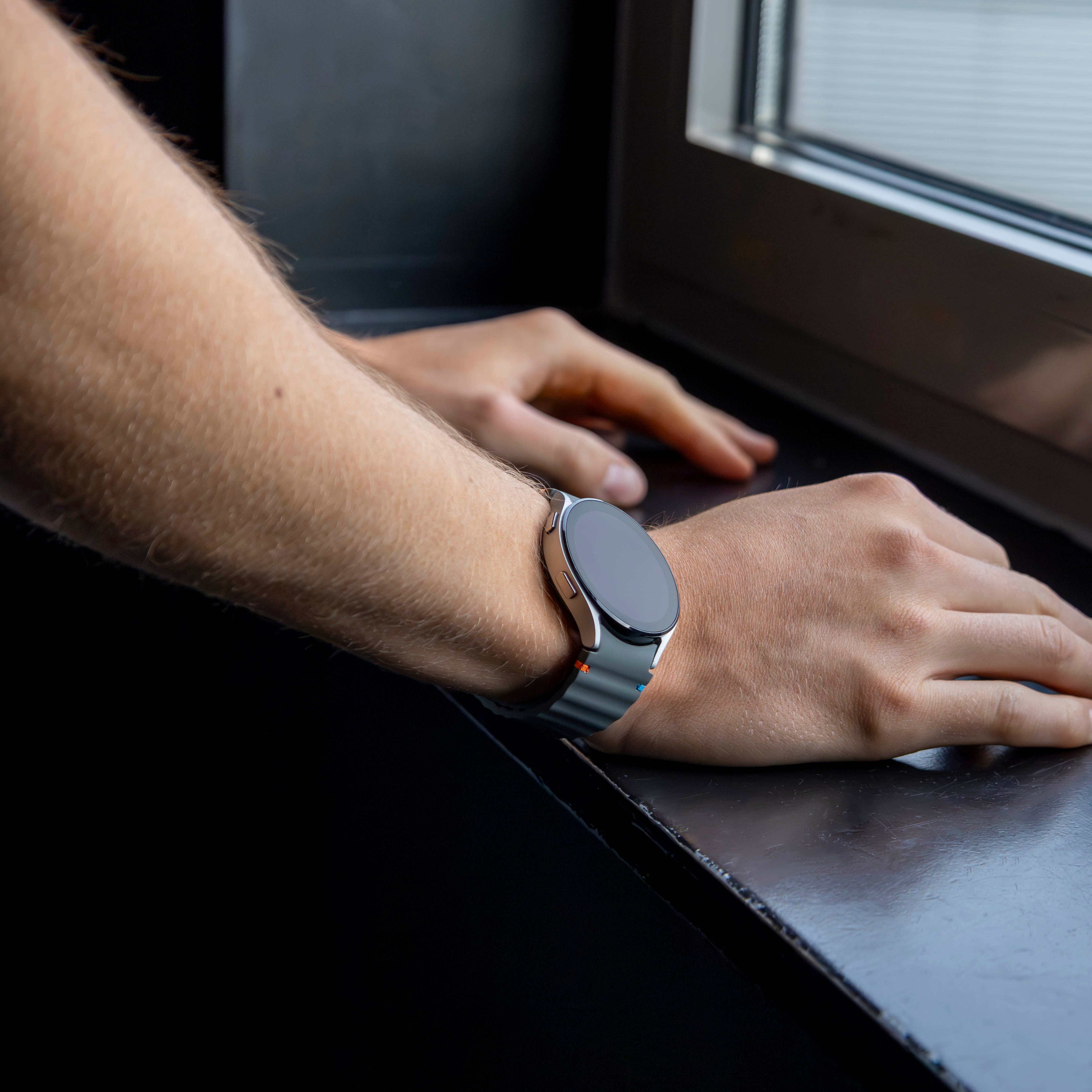 Samsung Galaxy Watch 4 44mm Wave Strap (Dark Gray)