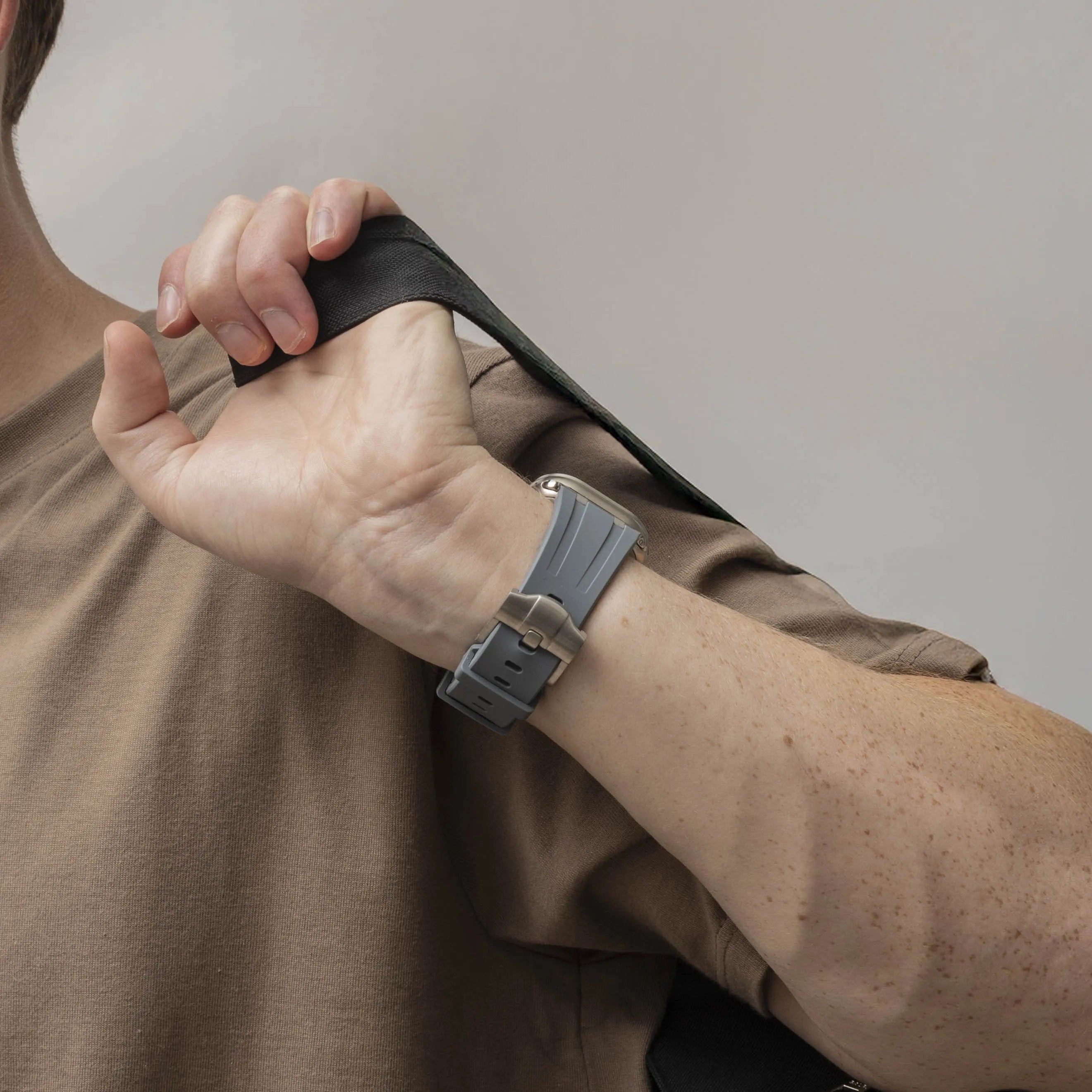 Apple Watch luxe liquid silicone band (donkergrijs met zilver)