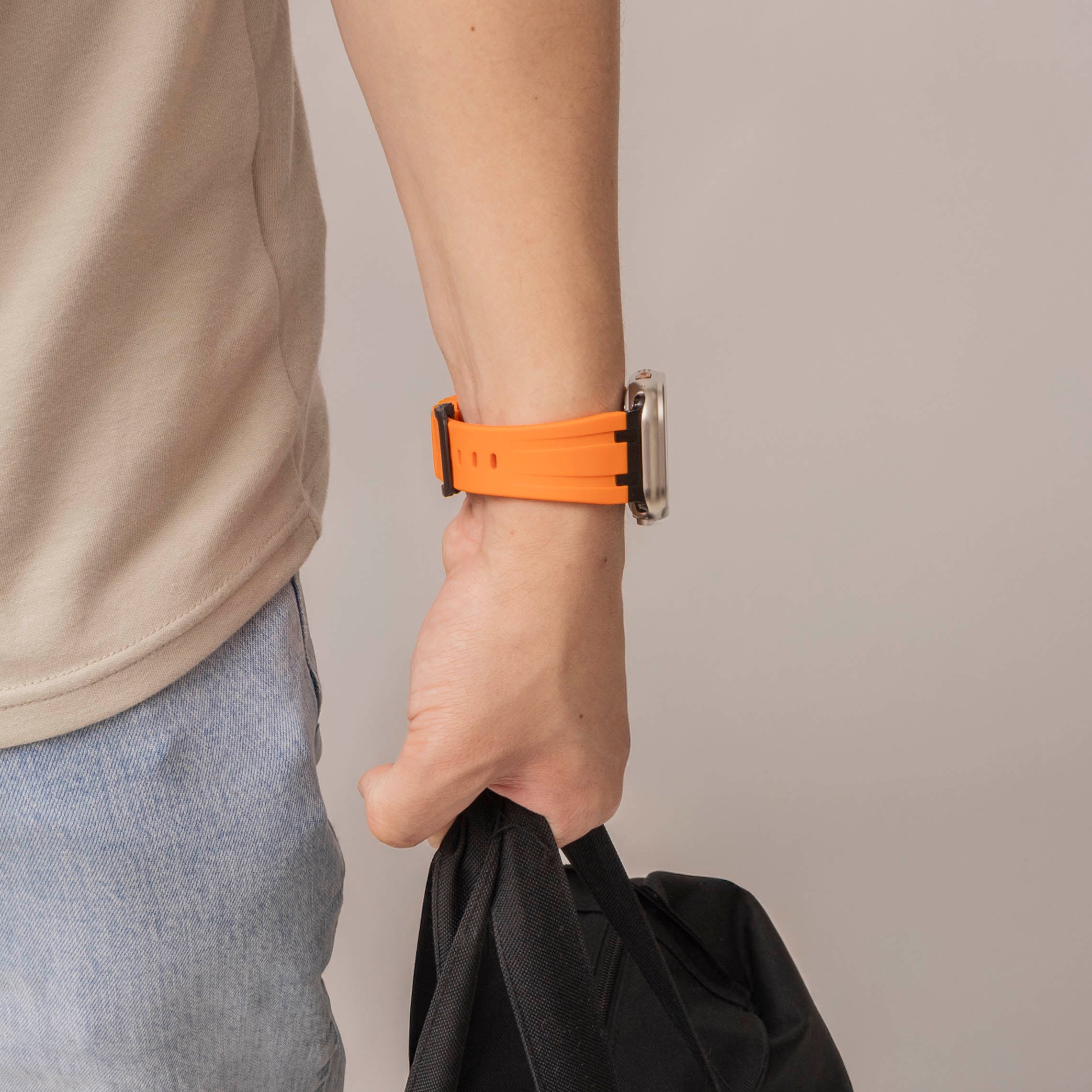 Bandz Apple Watch Ultra siliconen band 'Luxe Liquid' (oranje met zwart)