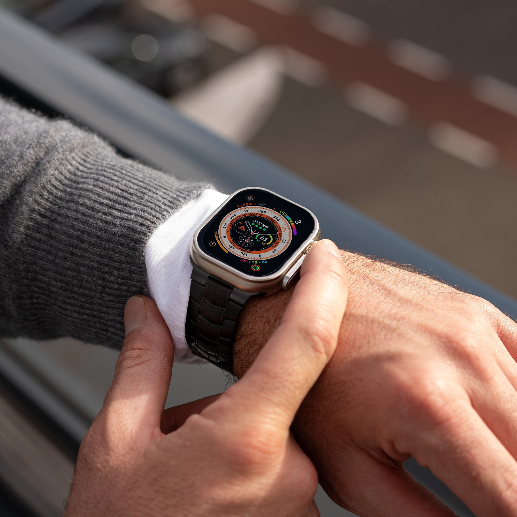 Bandz Apple Watch Ultra titanium band 'Supreme' (zwart)