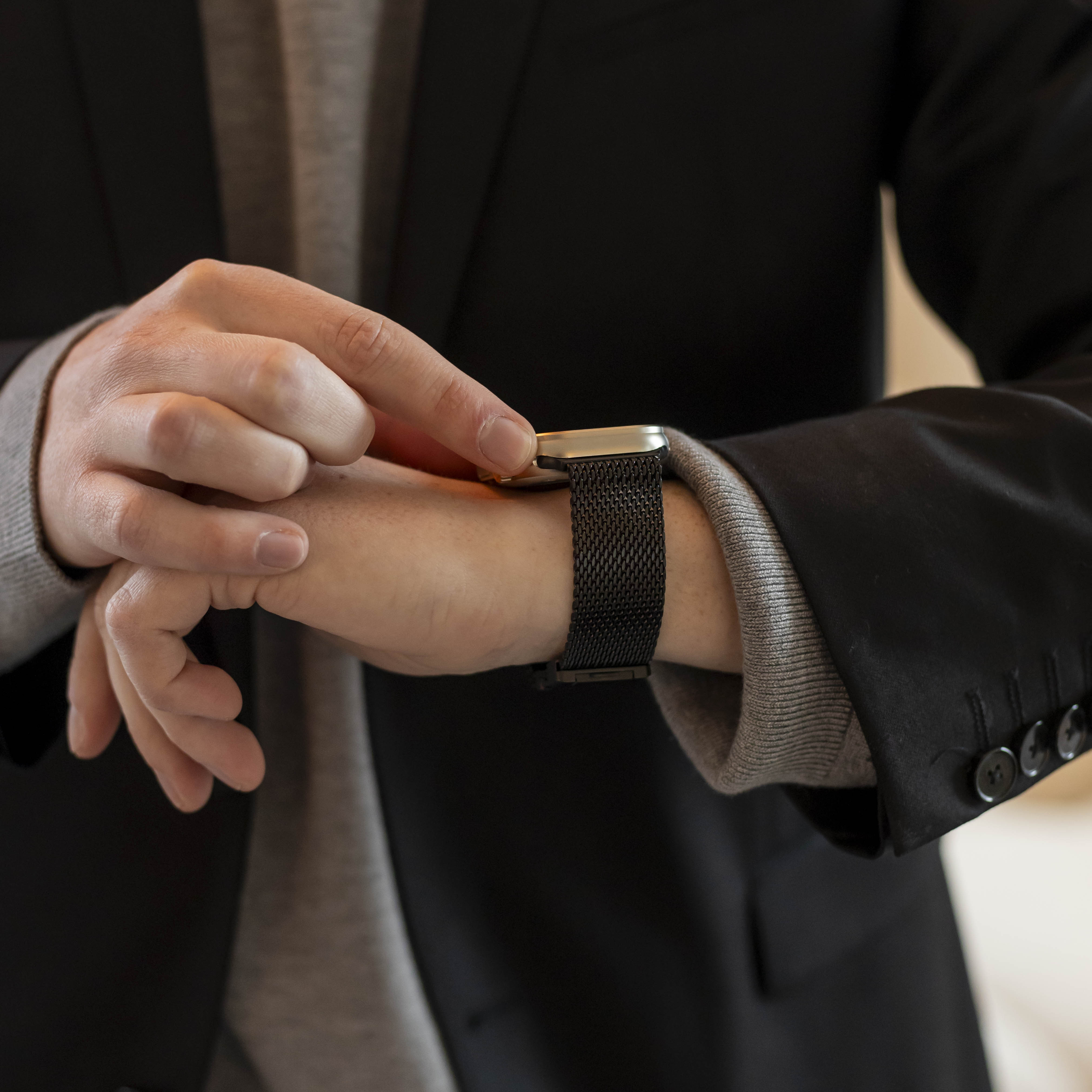 Bandz Apple Watch Ultra Milanese loop band met P-buckle (zwart)