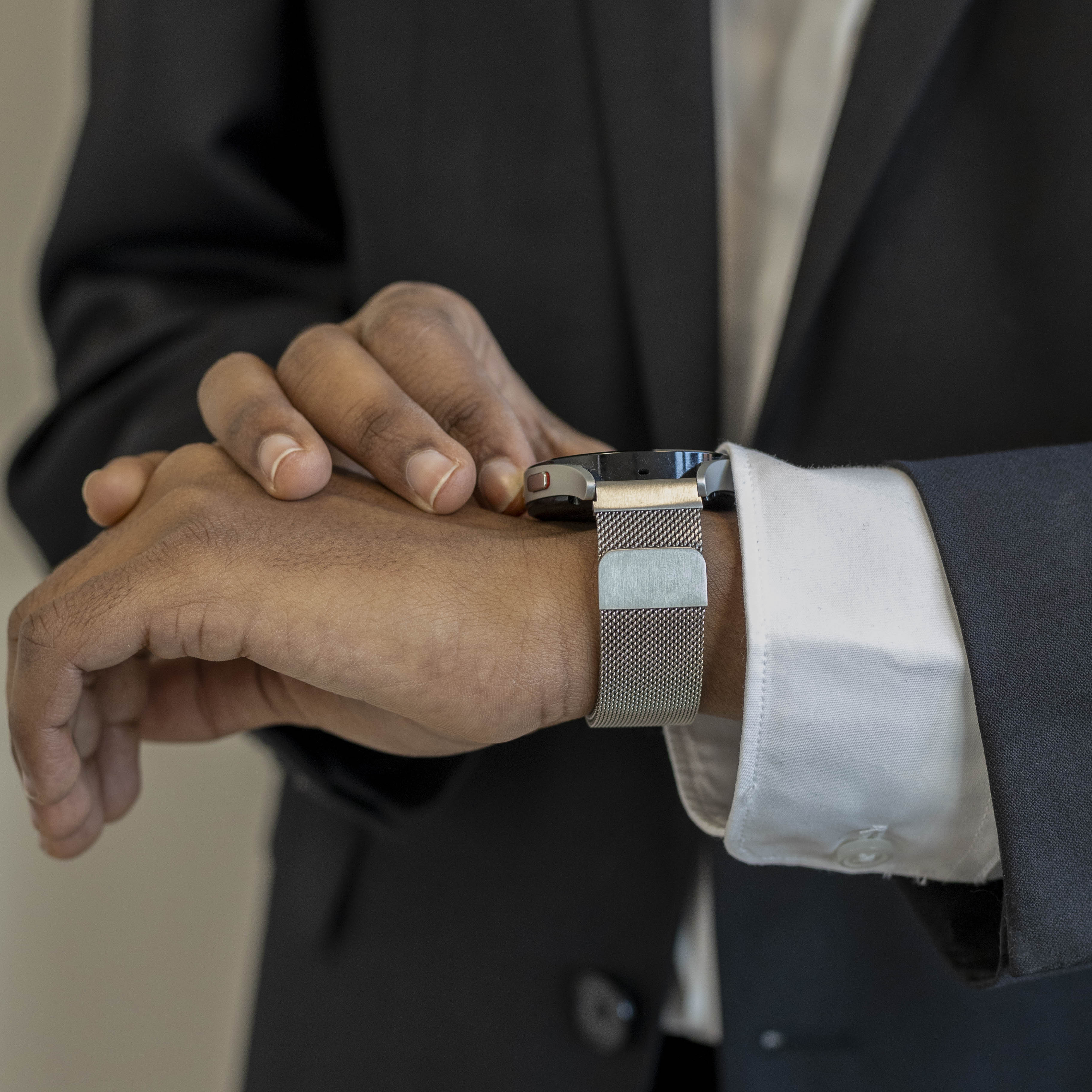 Garmin Venu 4 - 45mm Milanese Strap (Titanium)