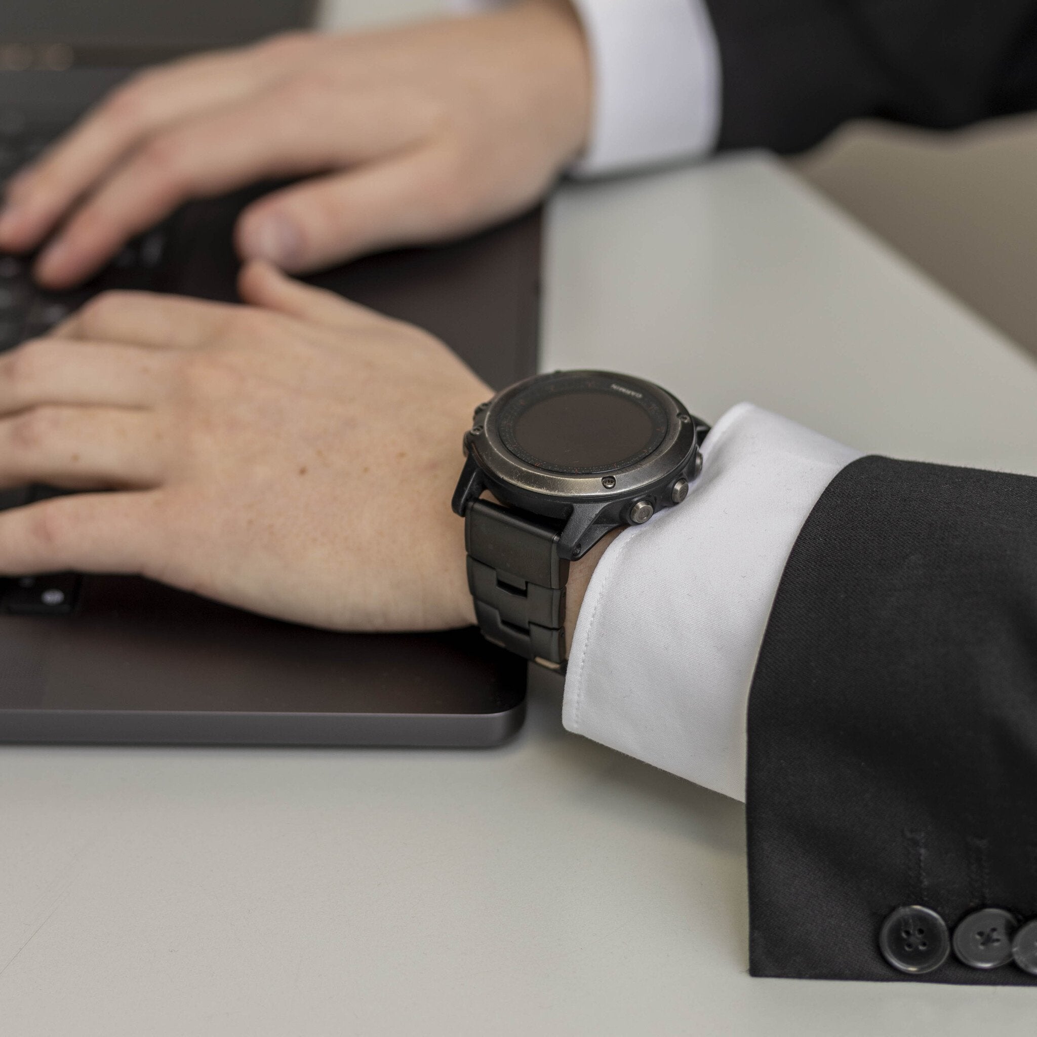 Garmin Instinct 3 - 45mm titanium bandje (zwart)