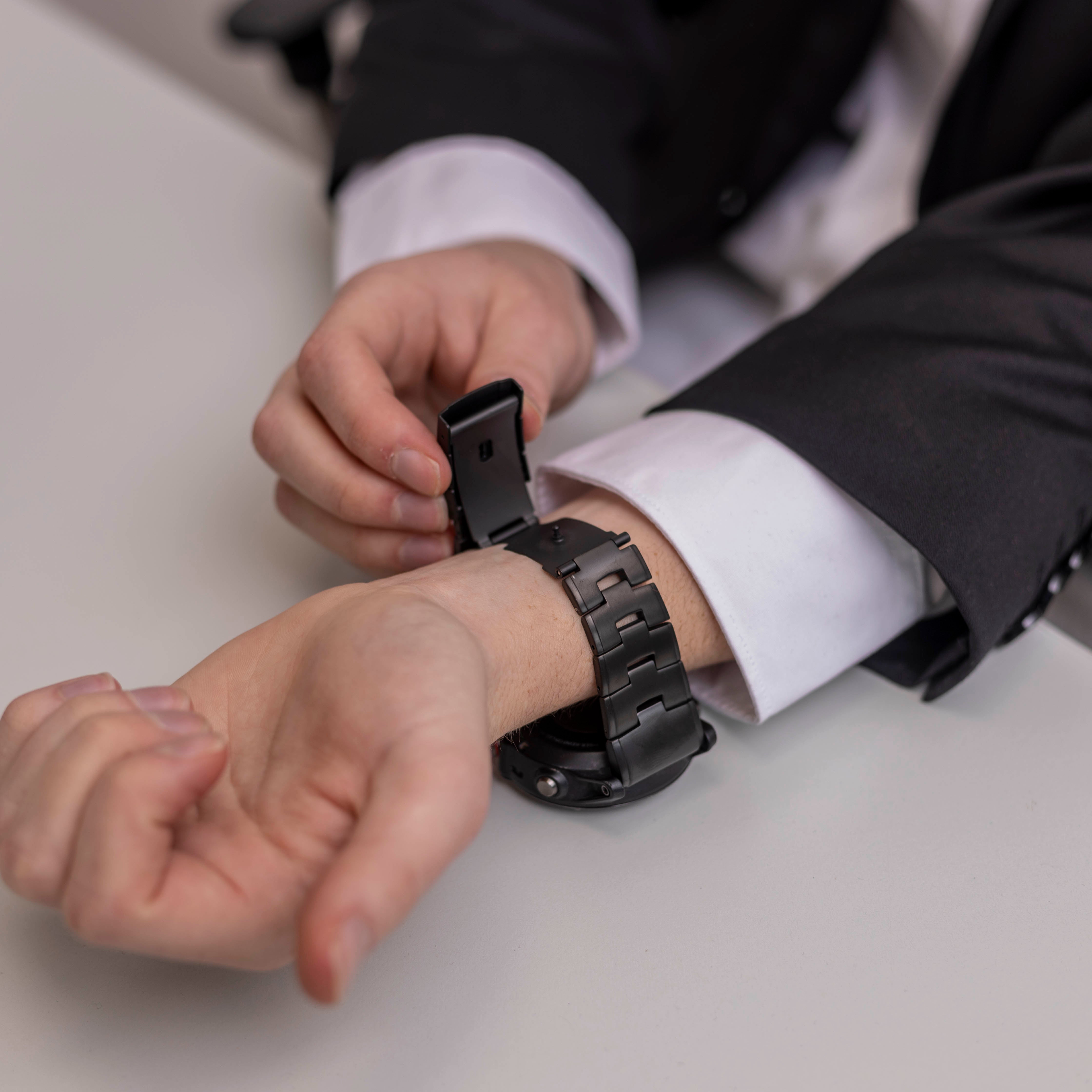 Bandz Garmin Fenix 7x titanium schakel band (zwart)