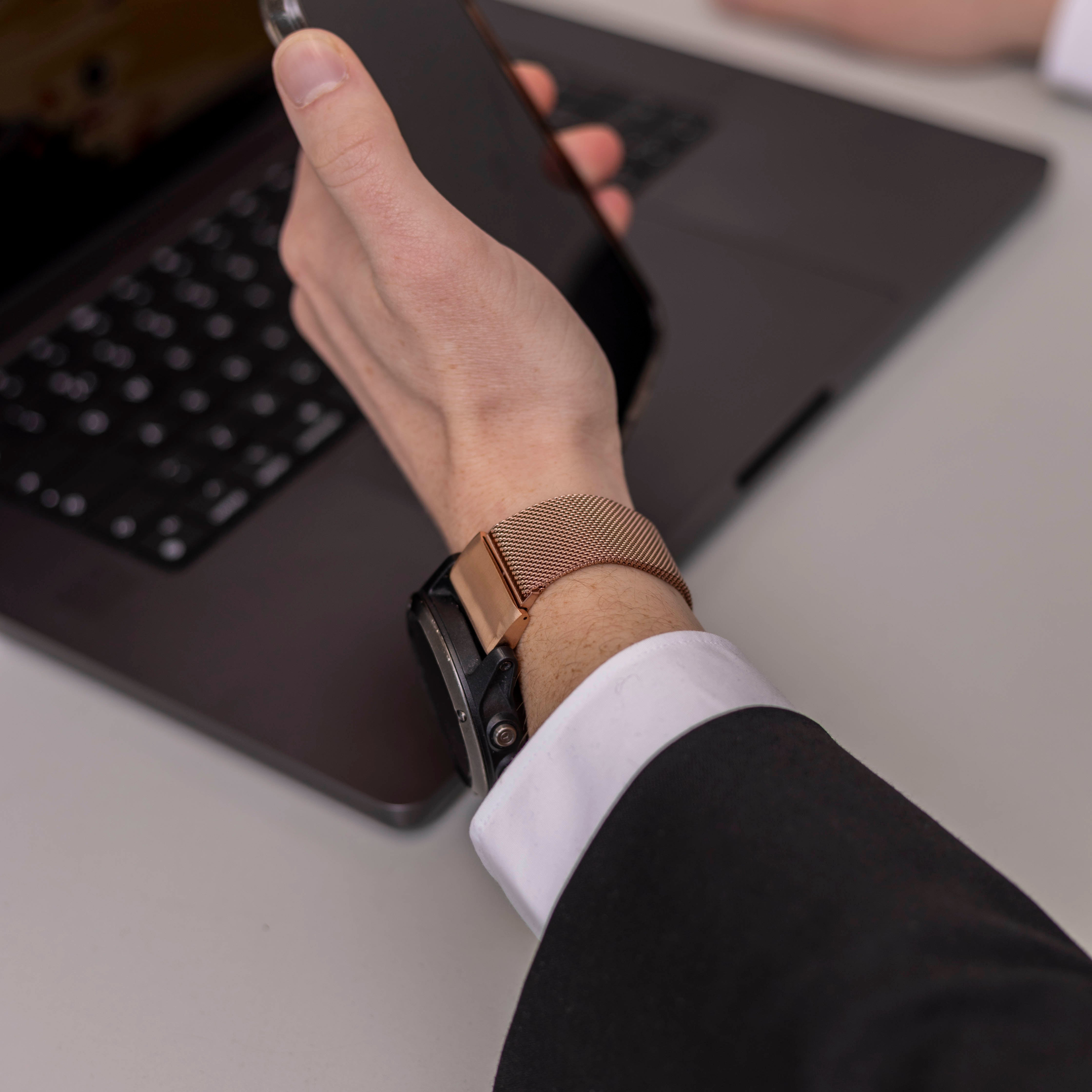 Garmin Fenix 7x Milanese Strap (Rose Gold)