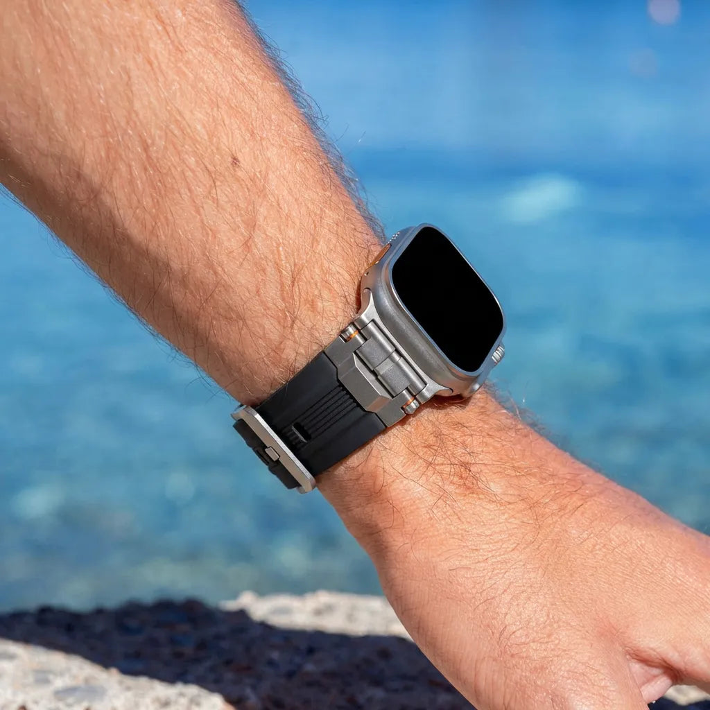 Bandz Apple Watch liquid siliconen band 'Explorer' (zwart met titanium)