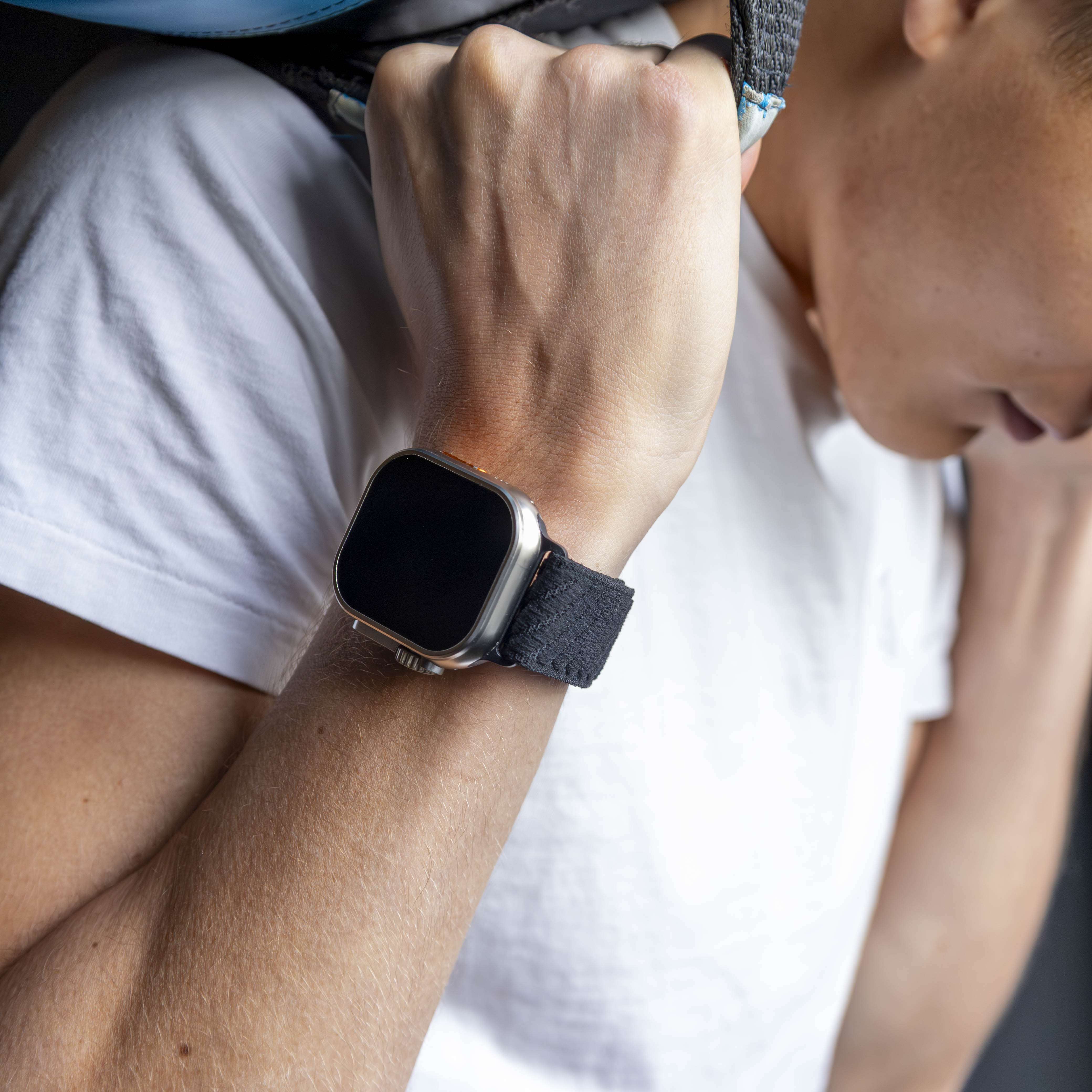 Bandz Apple Watch Ultra nylon band 'Wave' met P-buckle (zwart)