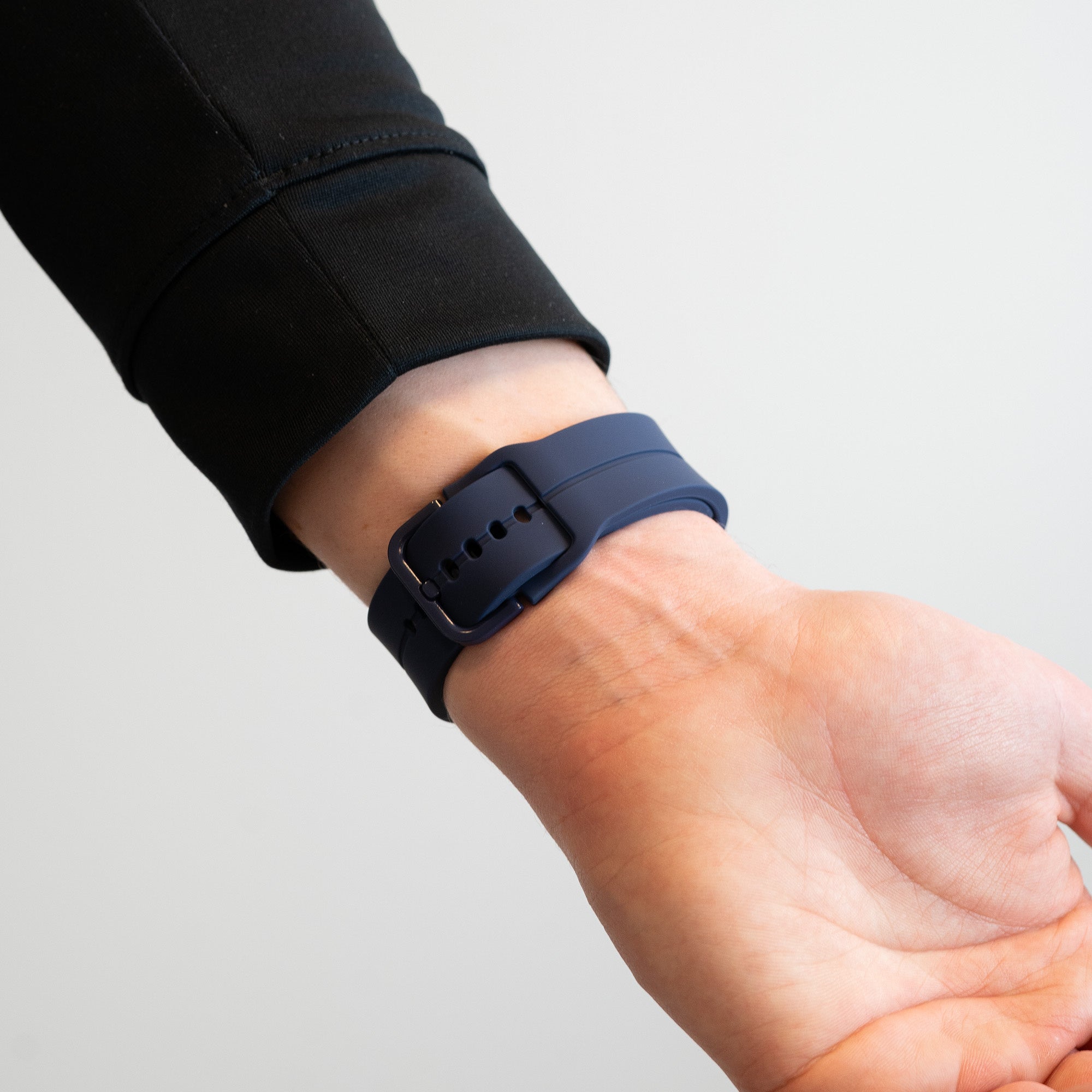 Bandz Samsung Galaxy Watch 6 - 44mm siliconen band 'Extreme' (donkerblauw)