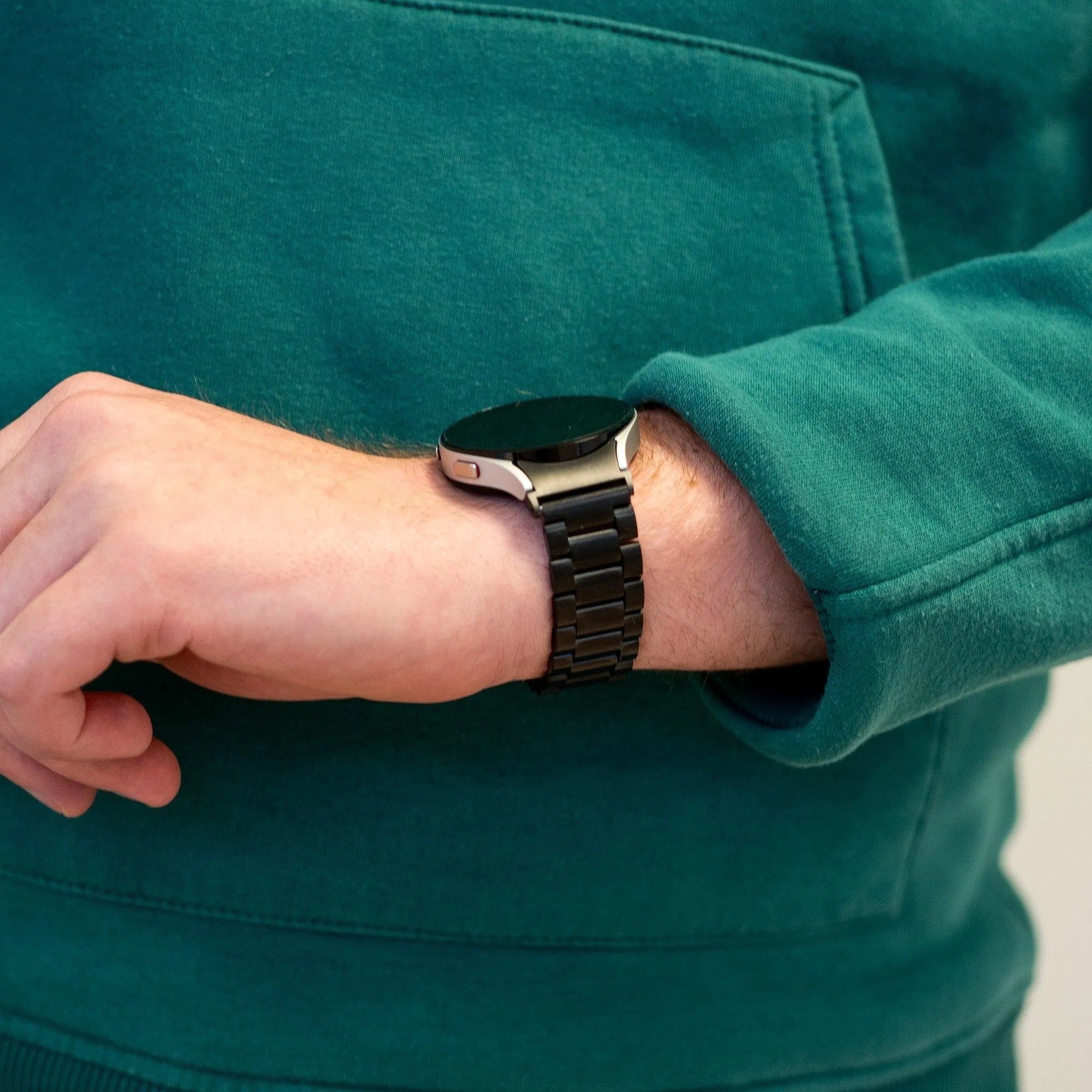 Steel Strap 'Classic', black, lifestyle photo
