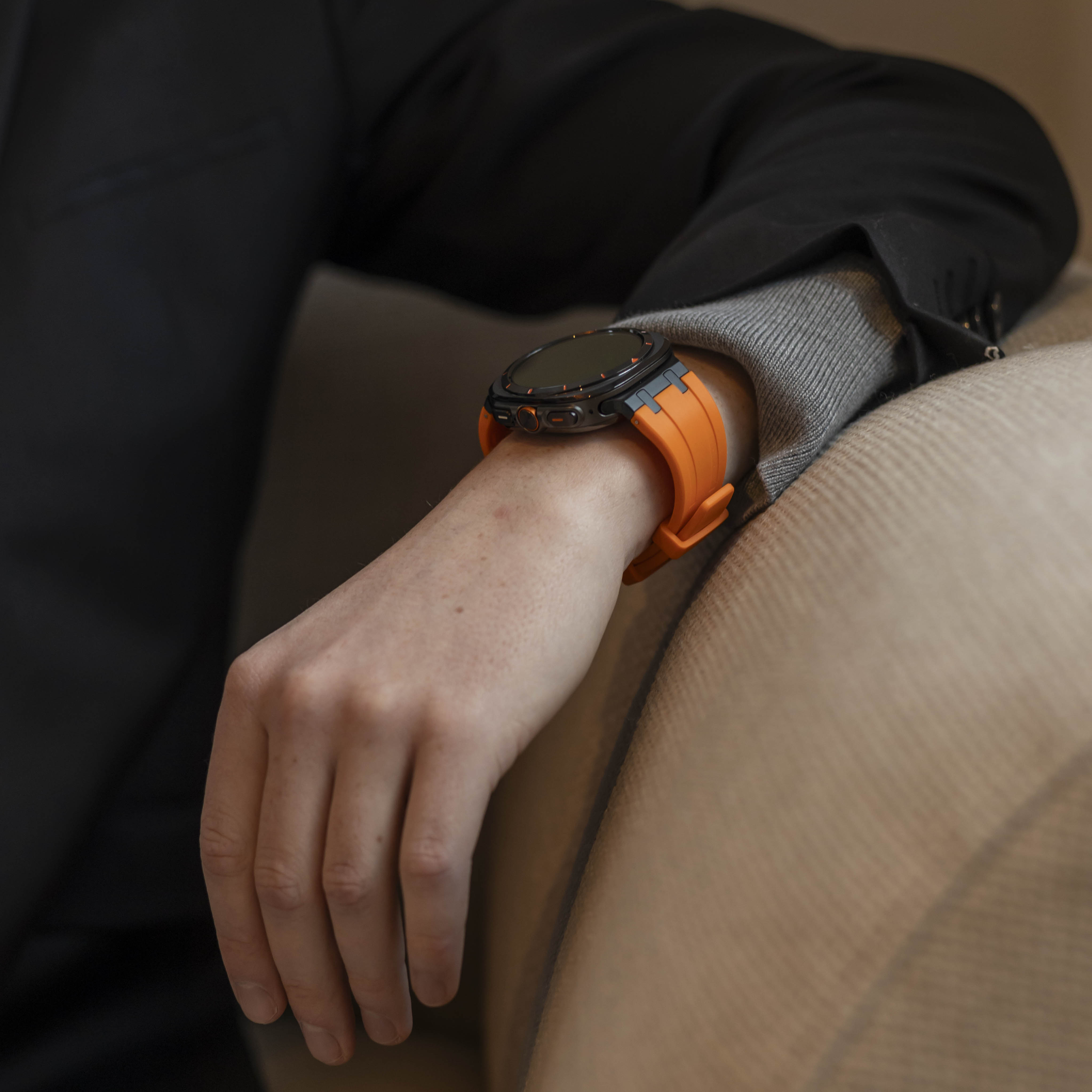 Bandz Samsung Galaxy Watch Ultra 2 siliconen band 'Luxe Liquid' (zwart met zwart)