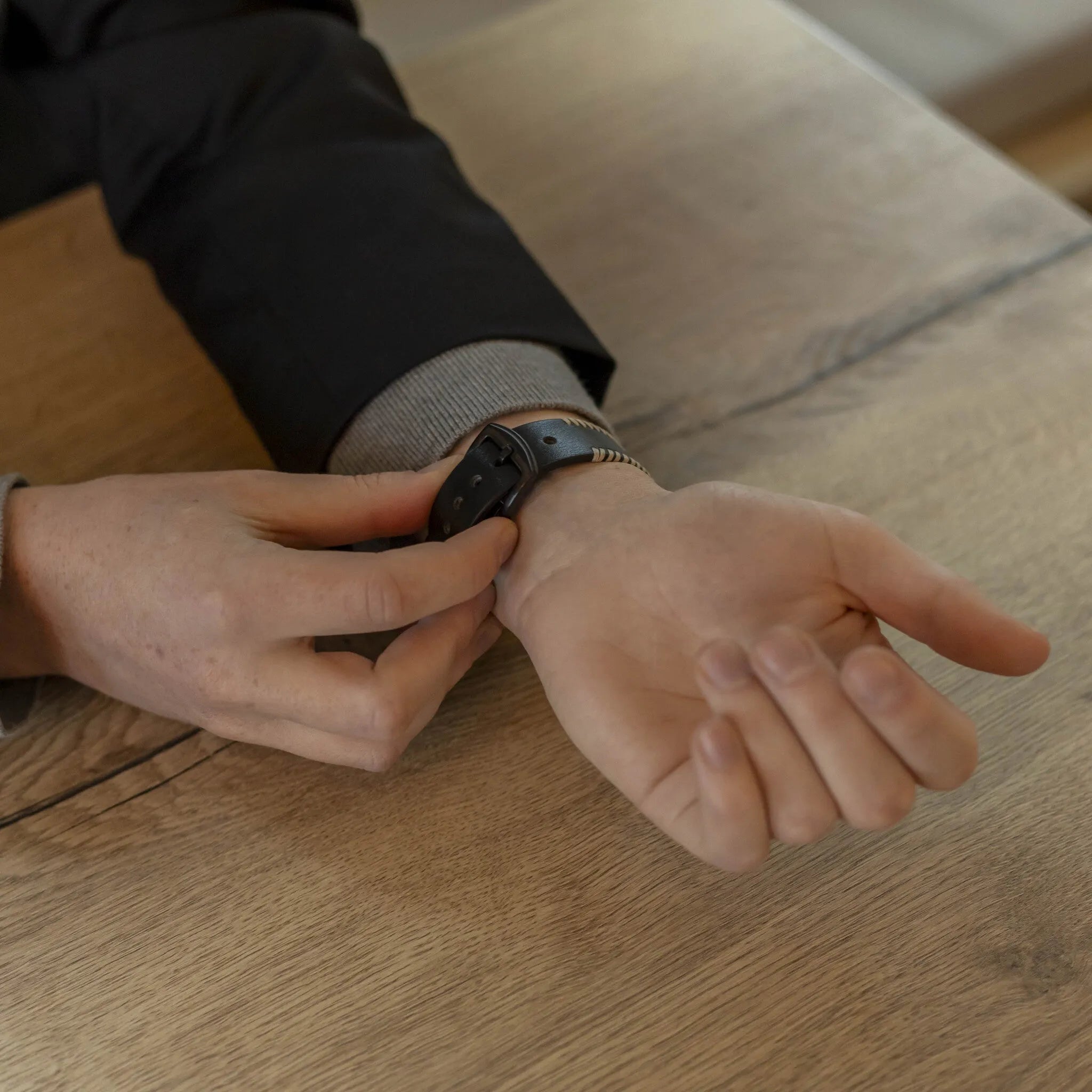 Suunto Race 2 Stitched leren band (zwart)