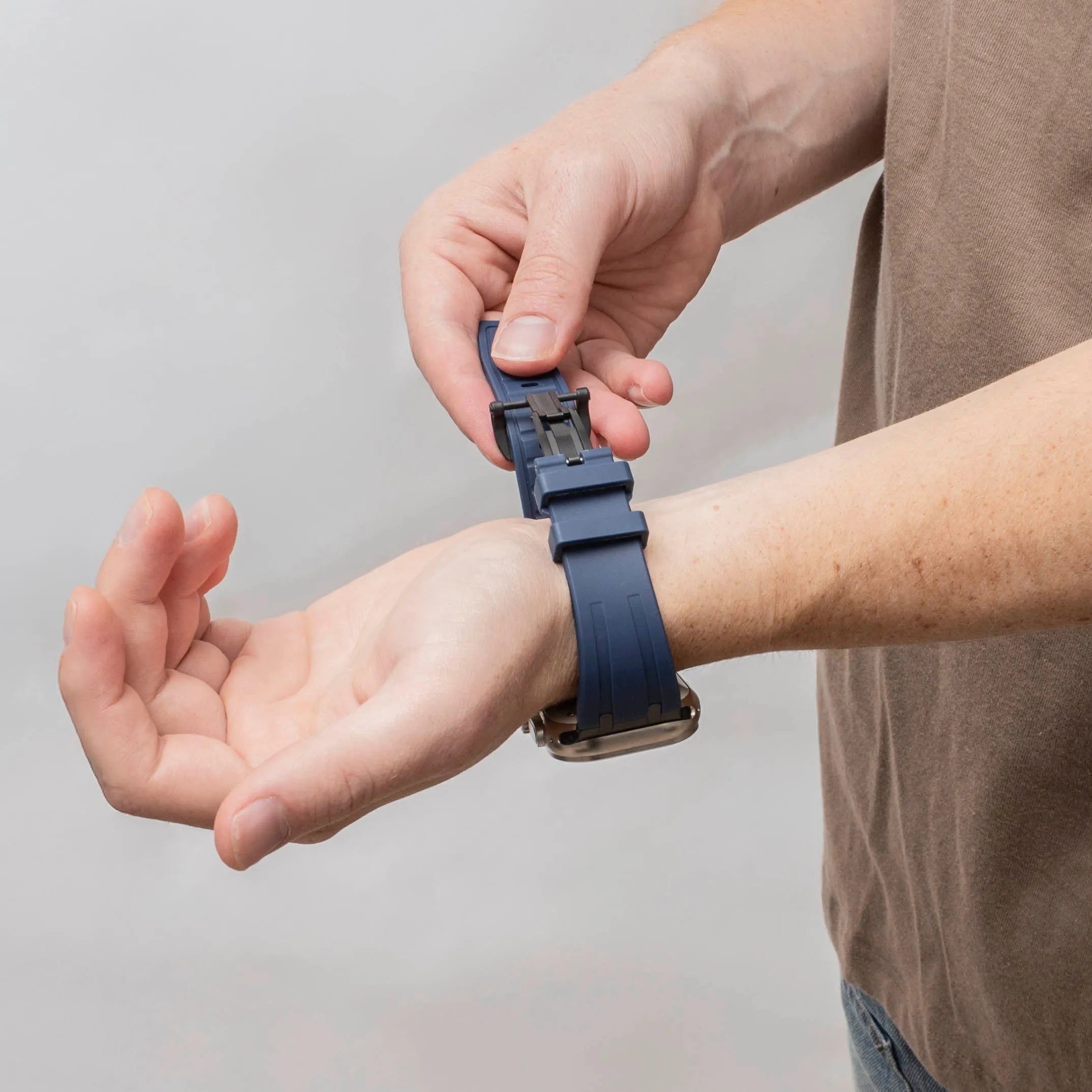 Bandz Apple Watch siliconen band 'Luxe Liquid' (blauw met zwart)